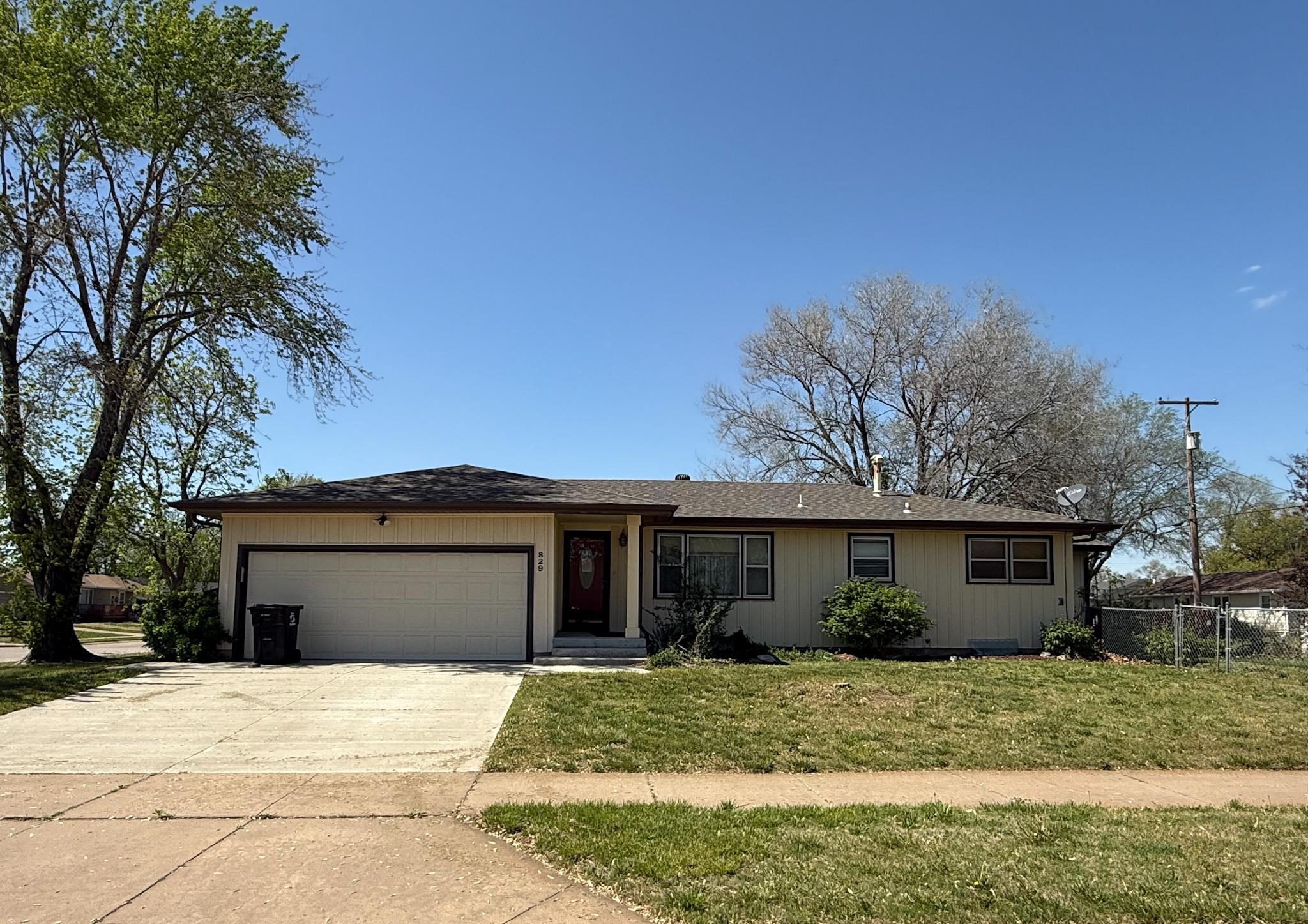 829 La Shelle Ln. Property Photo
