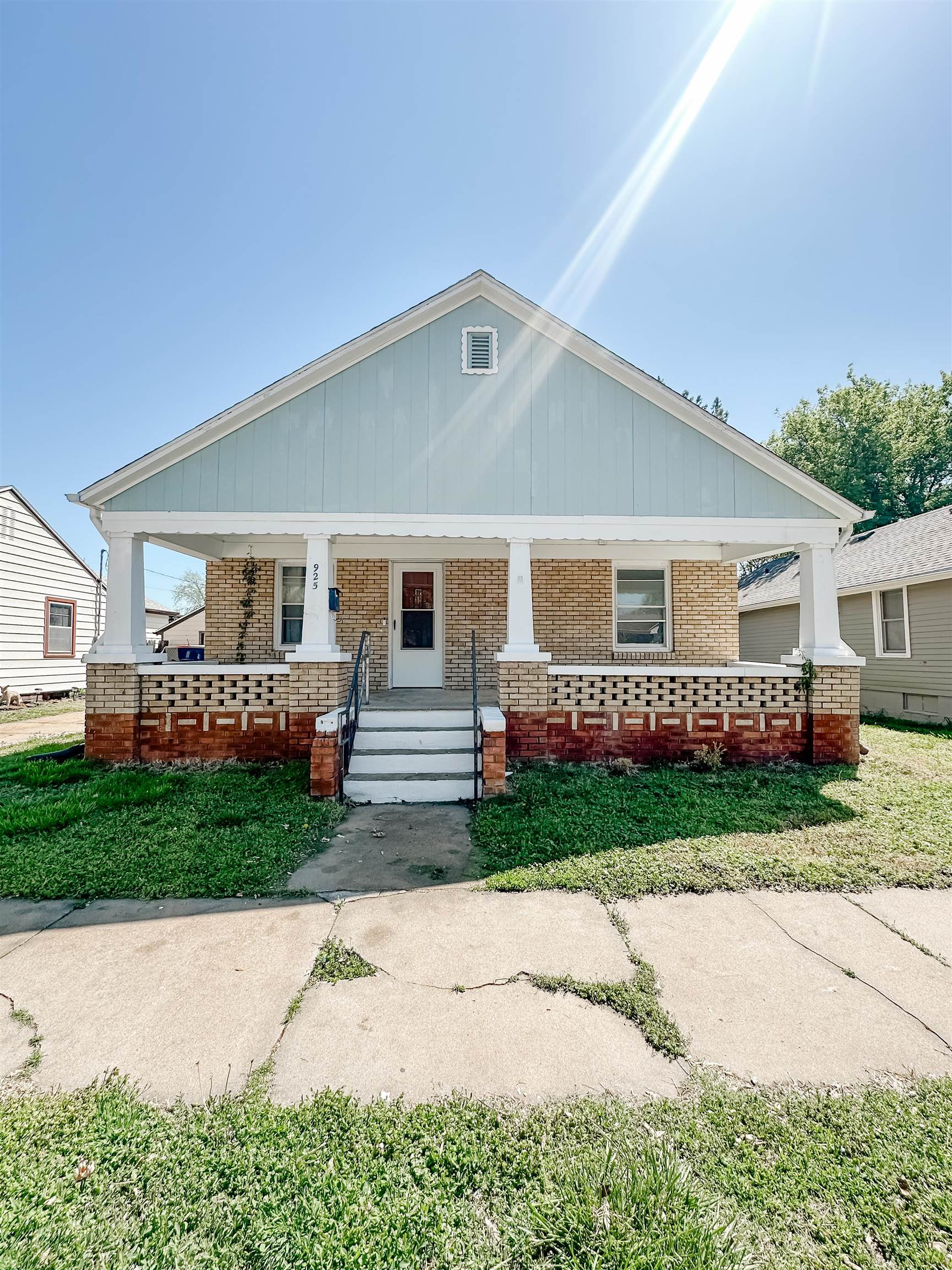925 Sheridan St Property Photo