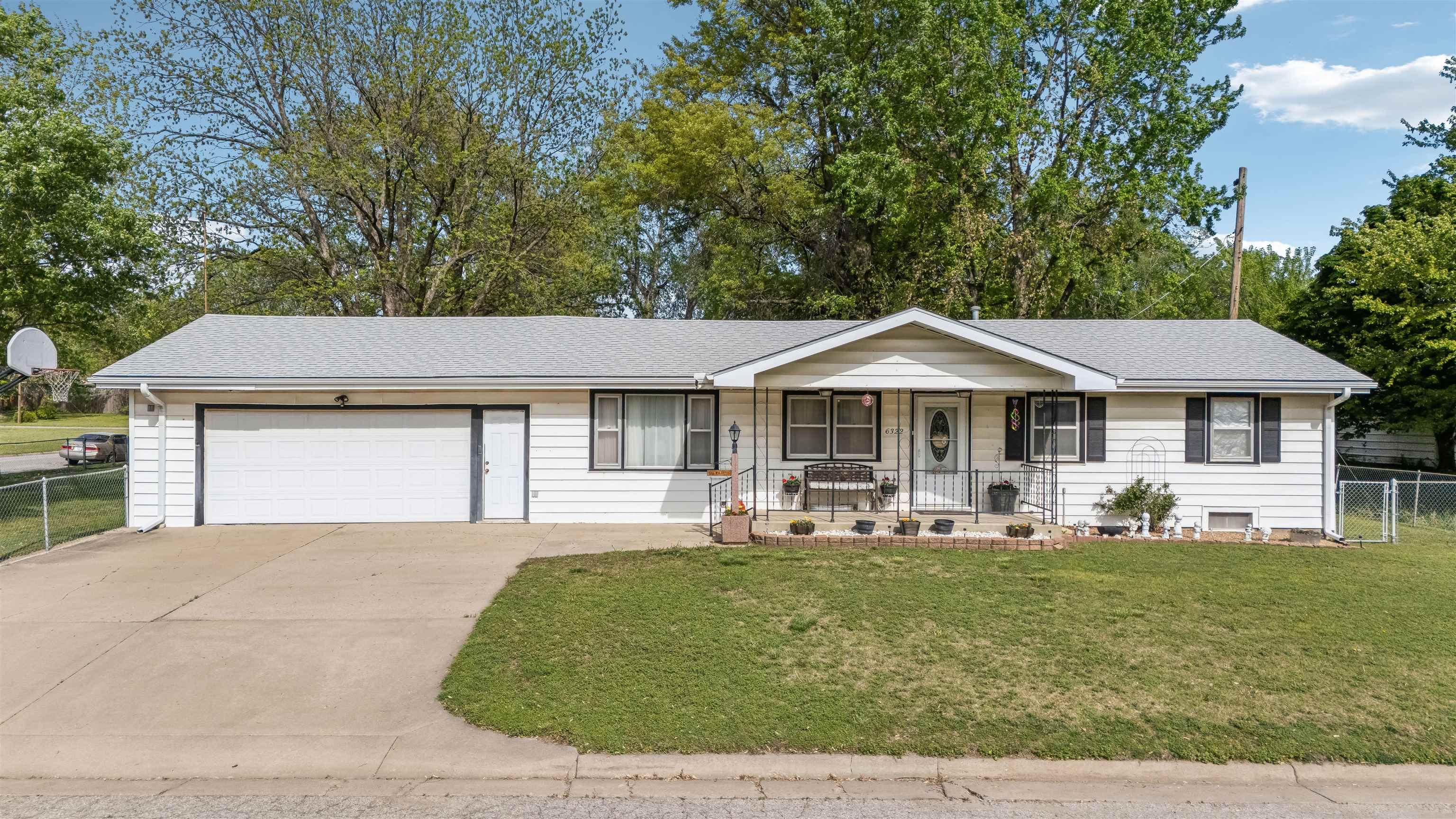 6322 N Hydraulic Ave Property Photo 1