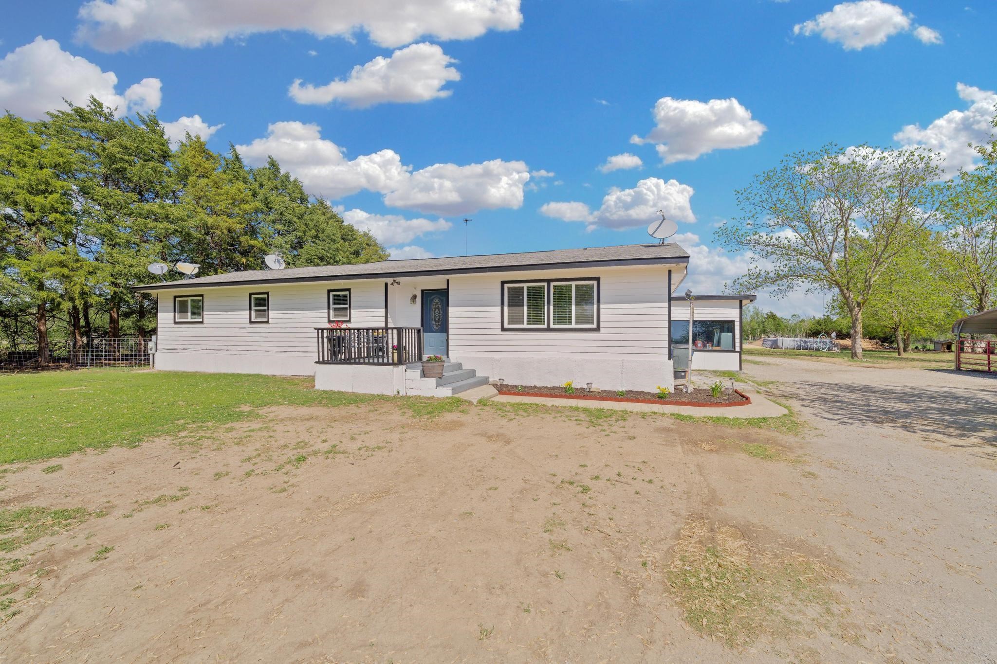 10450 S Webb Rd Property Photo