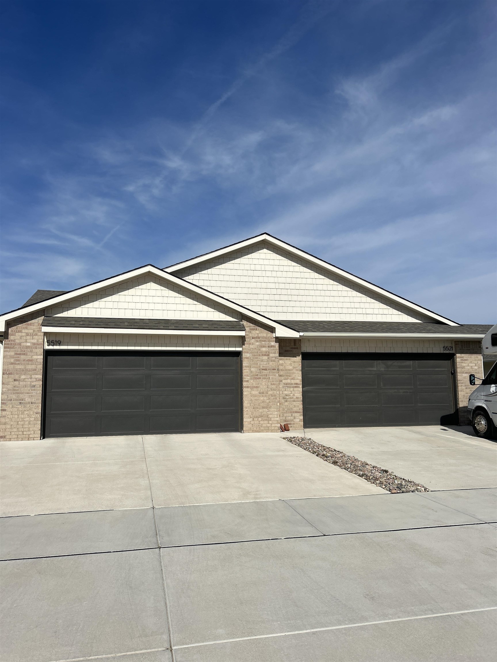 5519-5521 N Sandkey Ct Property Photo 1