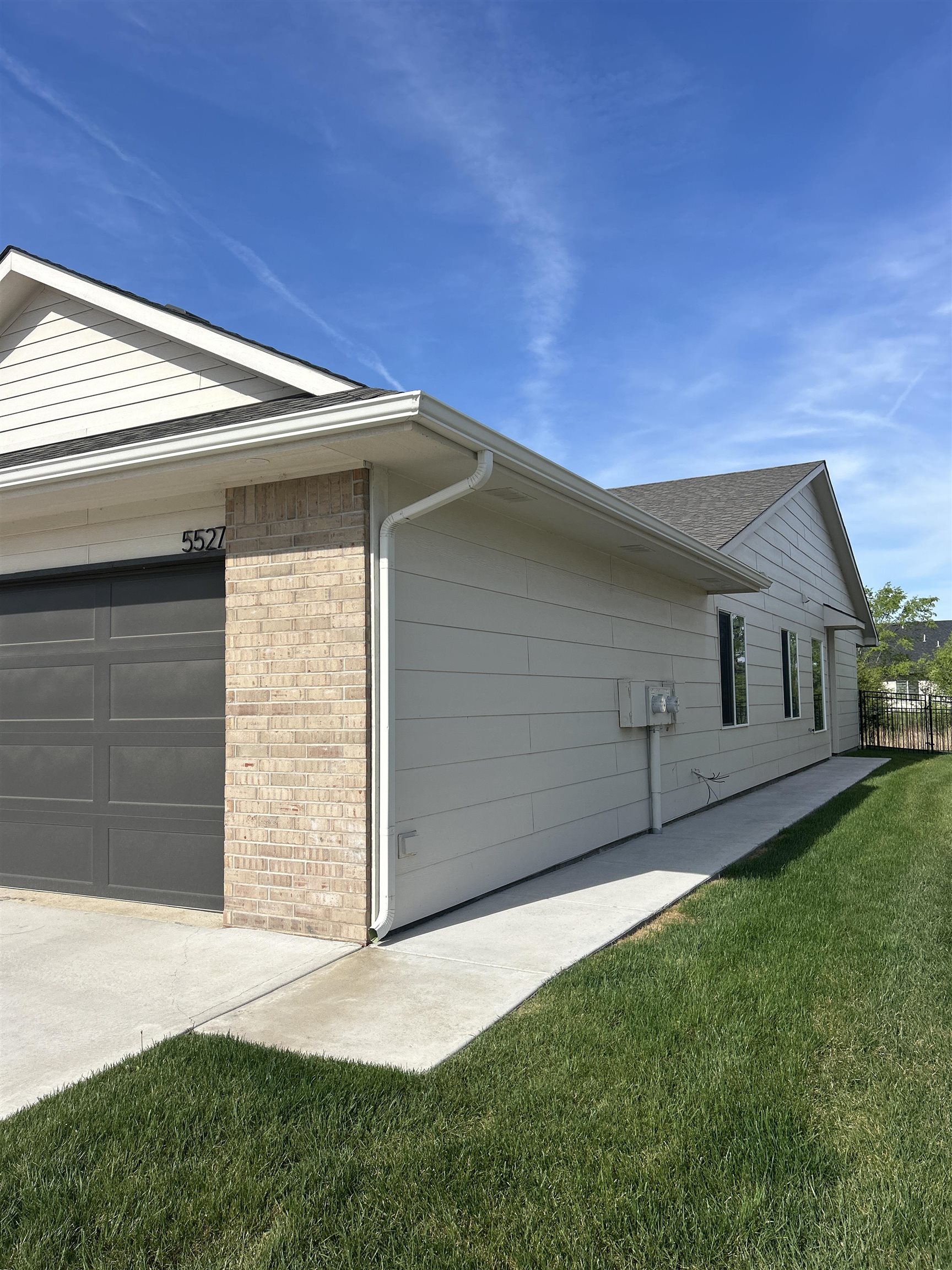 5519-5521 N Sandkey Ct Property Photo 3