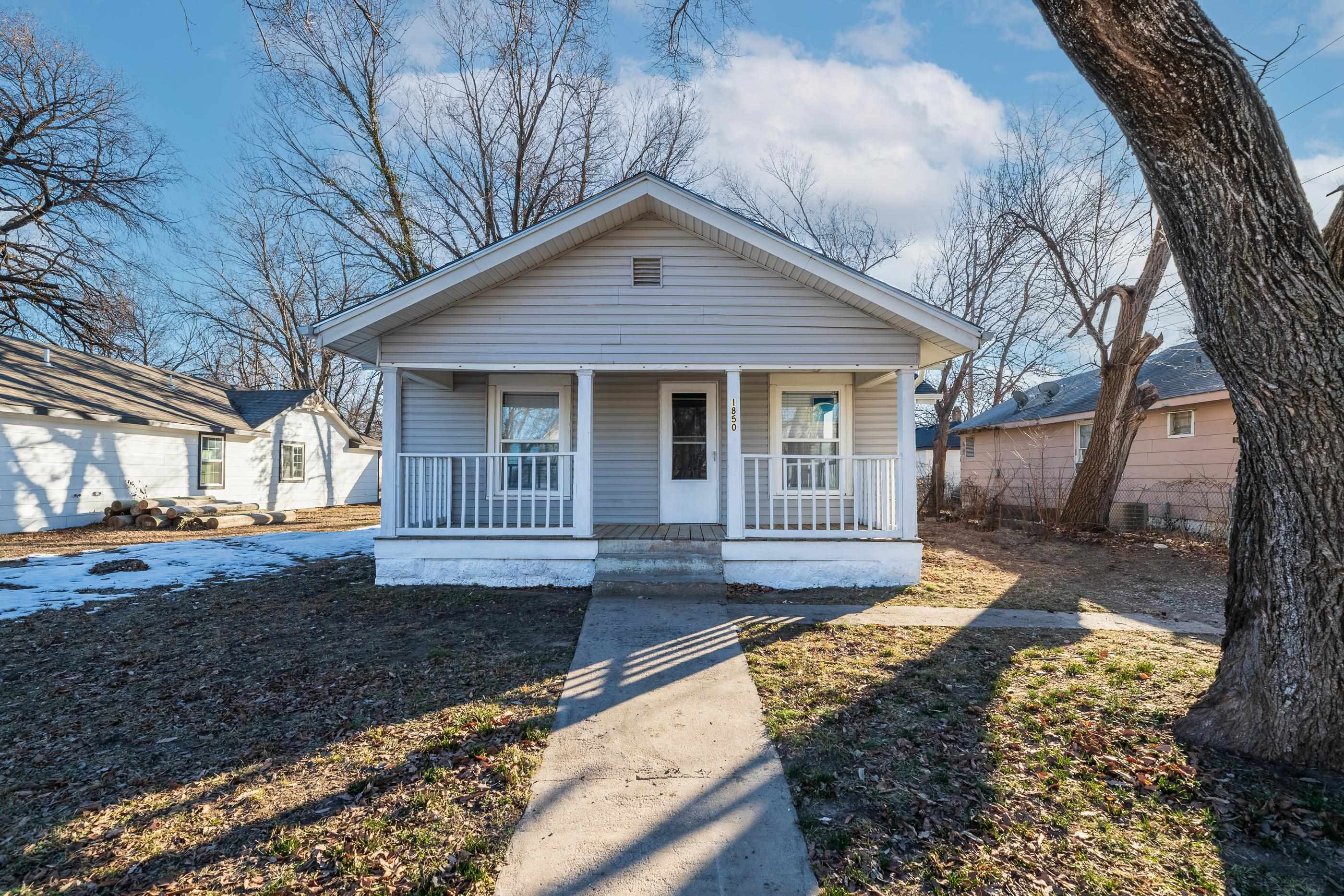 1850 S Mosley Ave Property Photo