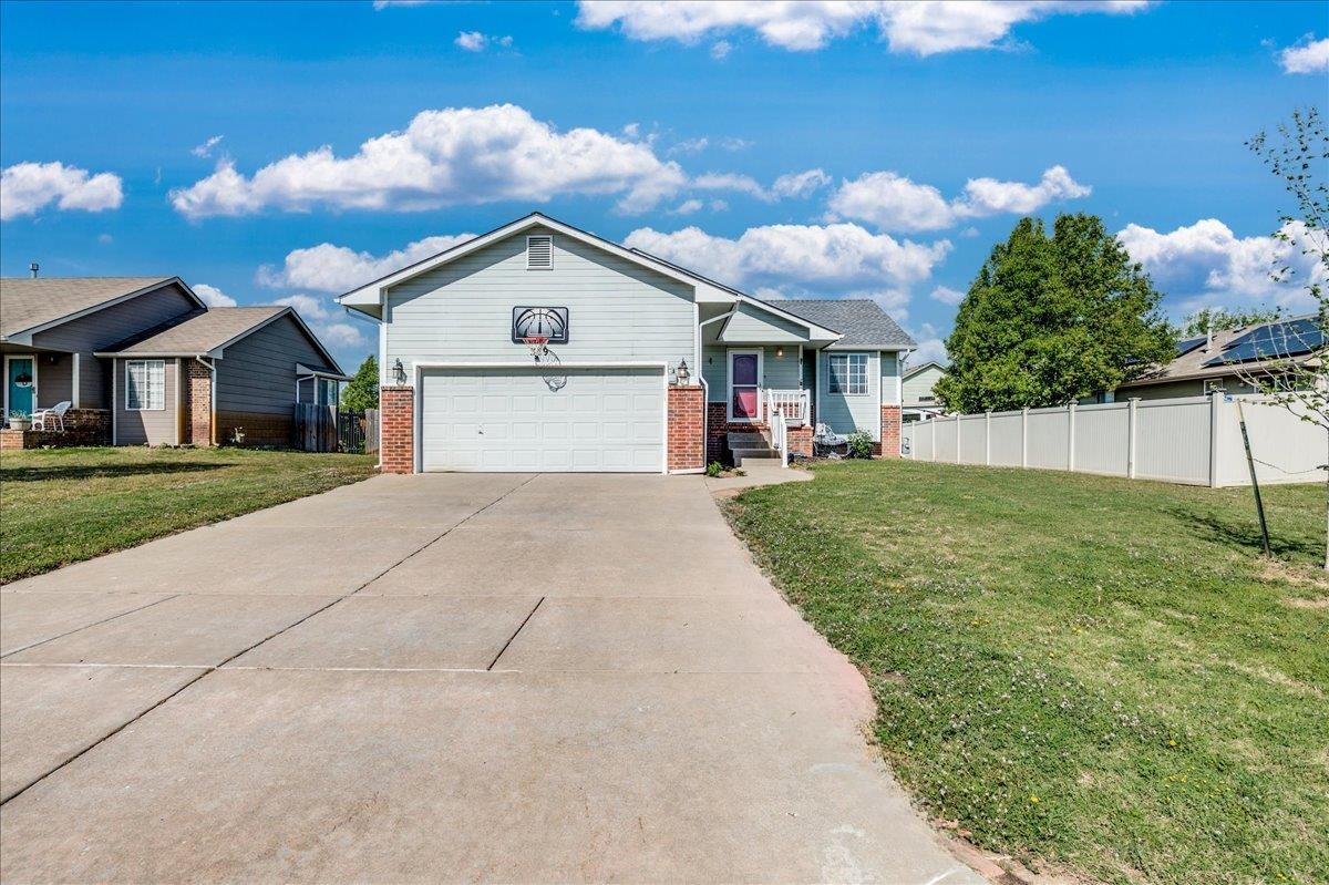 389 E Riley Ave