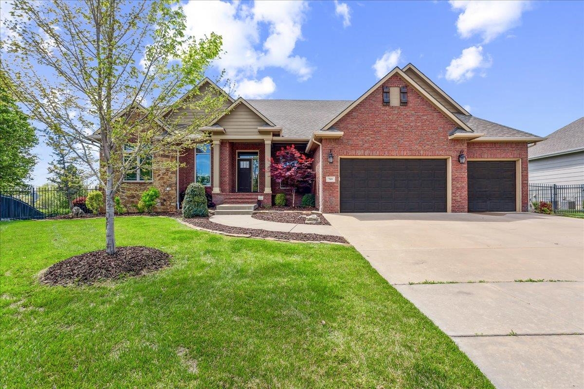 709 N Deerfield Ct Property Photo