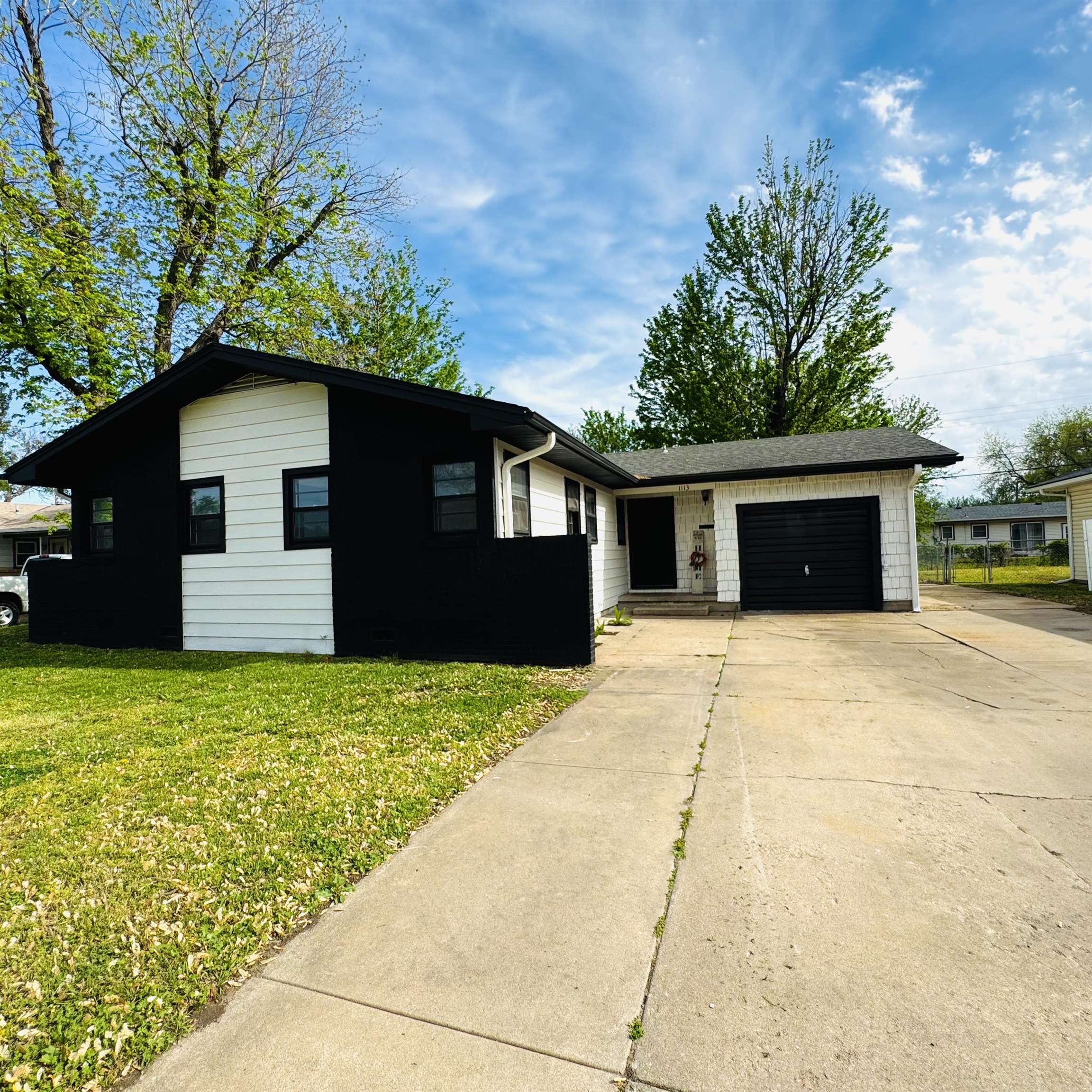 1113 W Casado St Property Photo