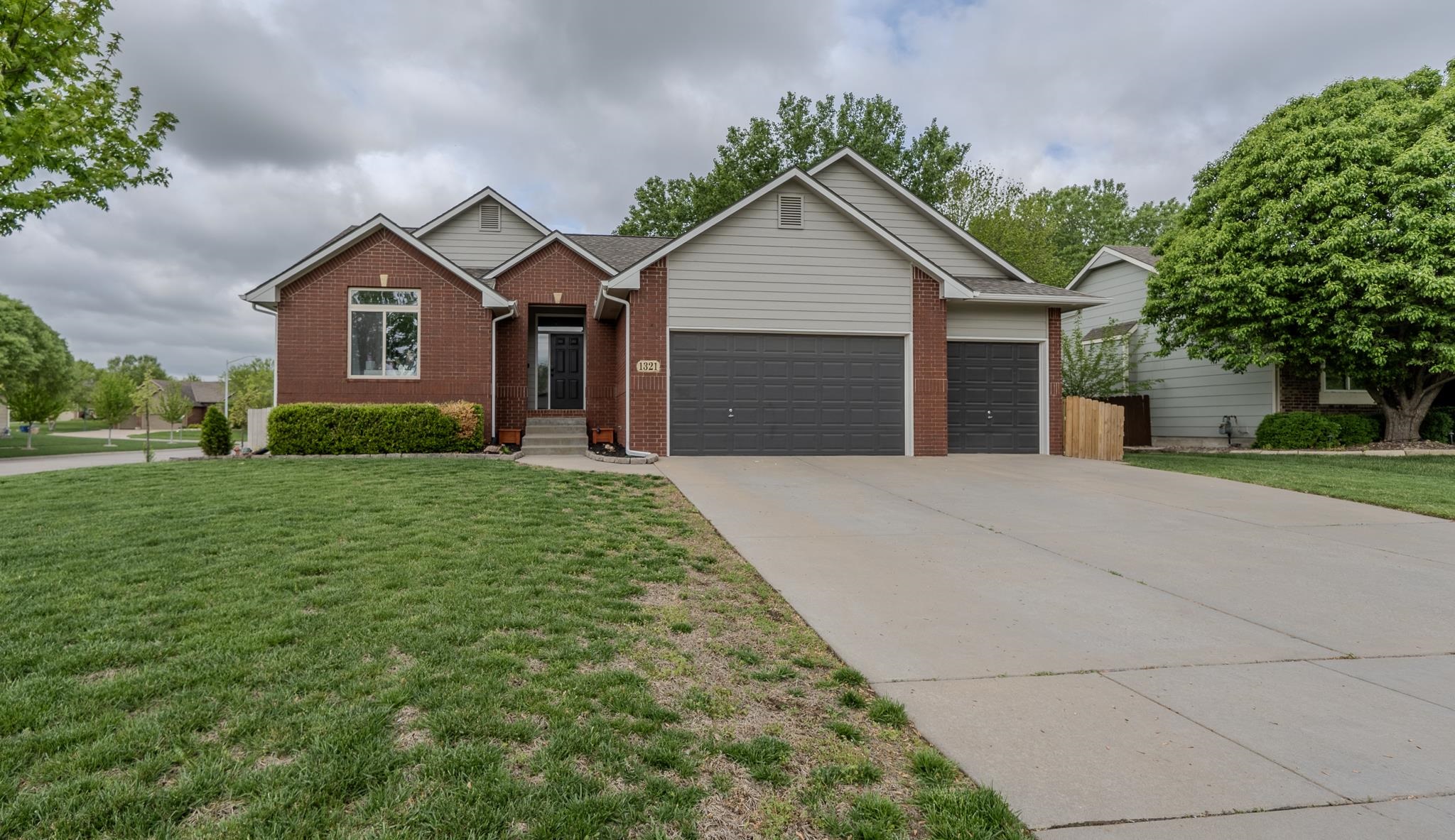 1321 S Ravenwood Ct Property Photo