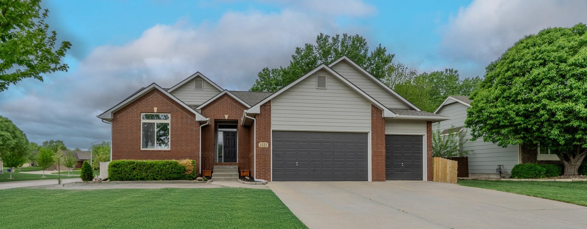 1321 S Ravenwood Ct Property Photo 1