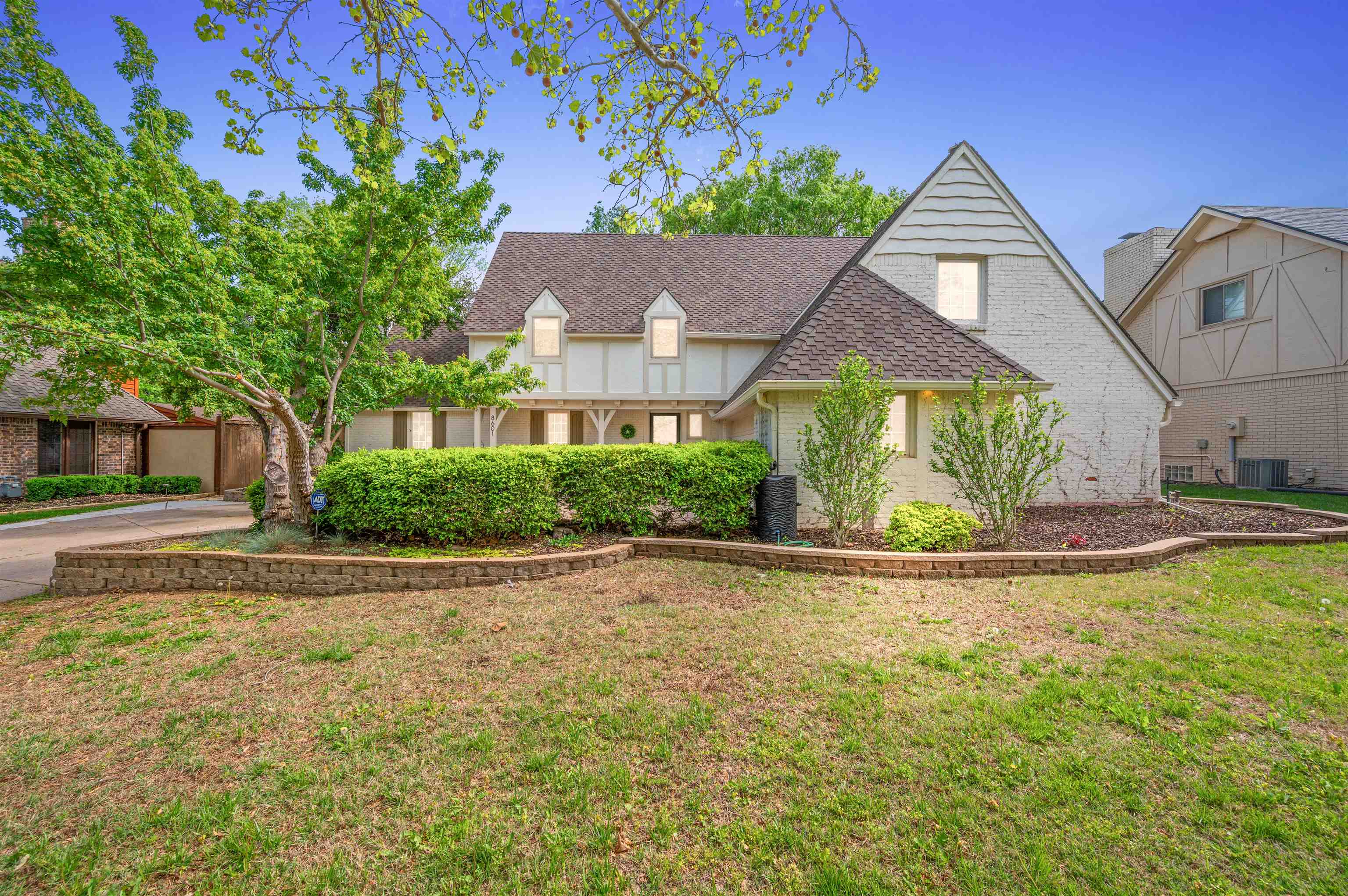 8601 E Brentmoor Ln Property Photo