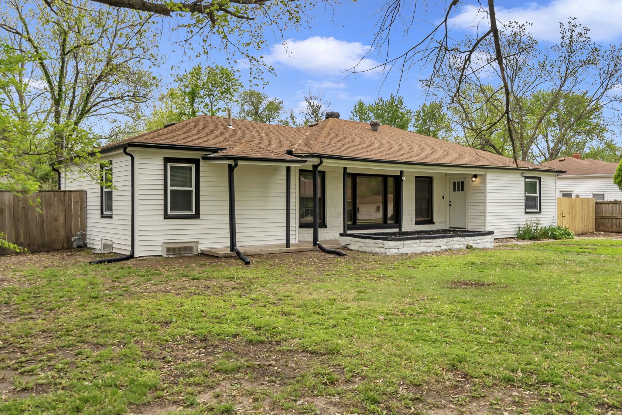 2444 S Cheyenne Blvd Property Photo