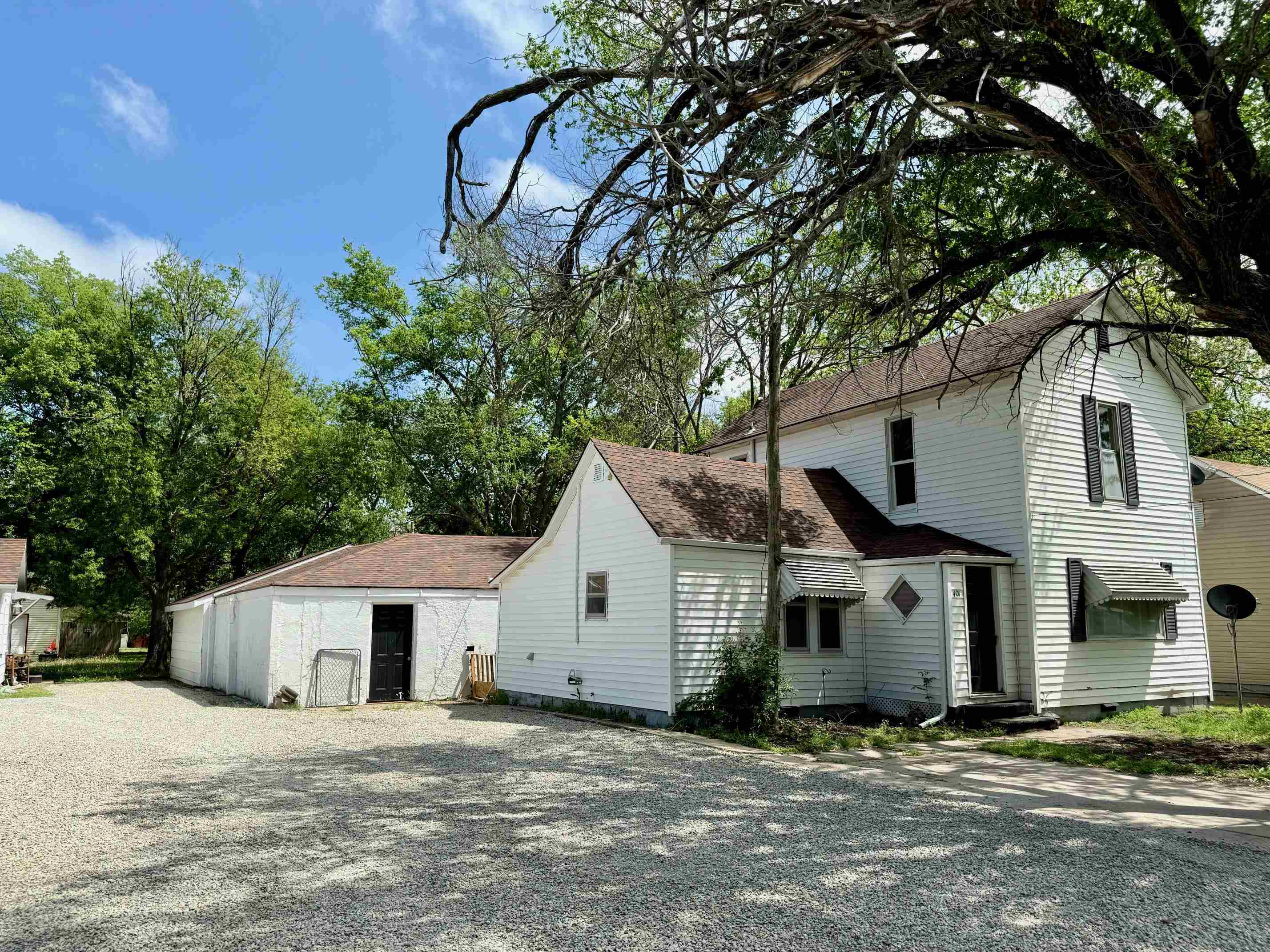 401 N Park St Property Photo 1