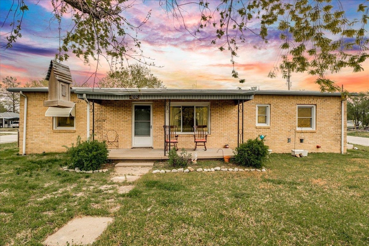 102 S Phelps Ave Property Photo