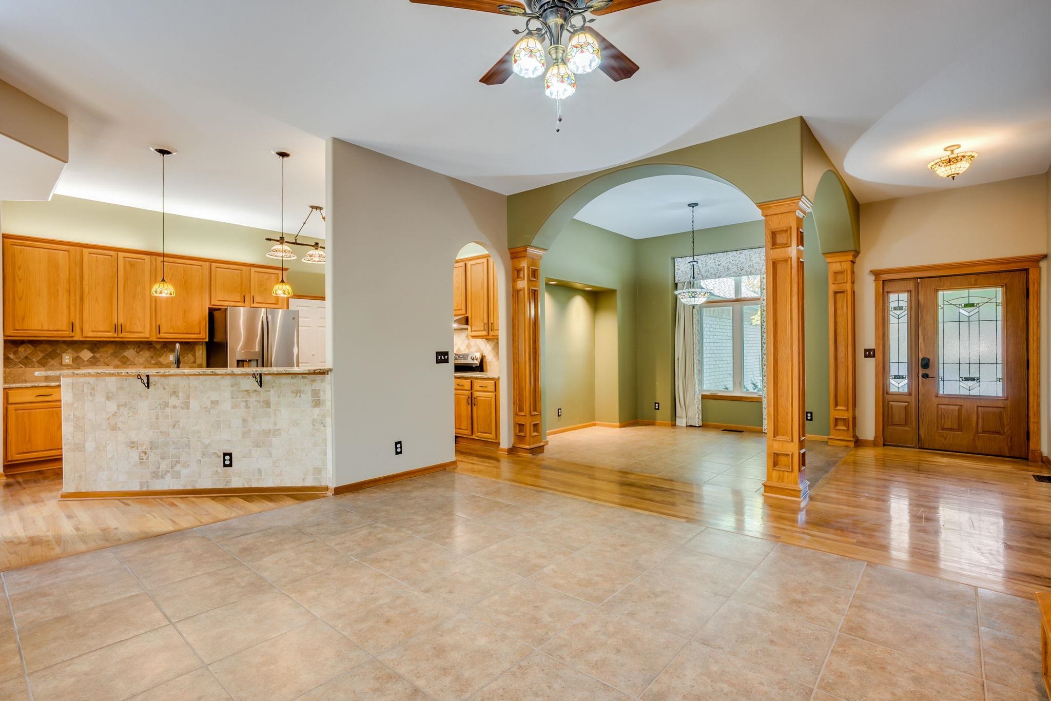 1217 N Hickory Creek Ct Property Photo 4