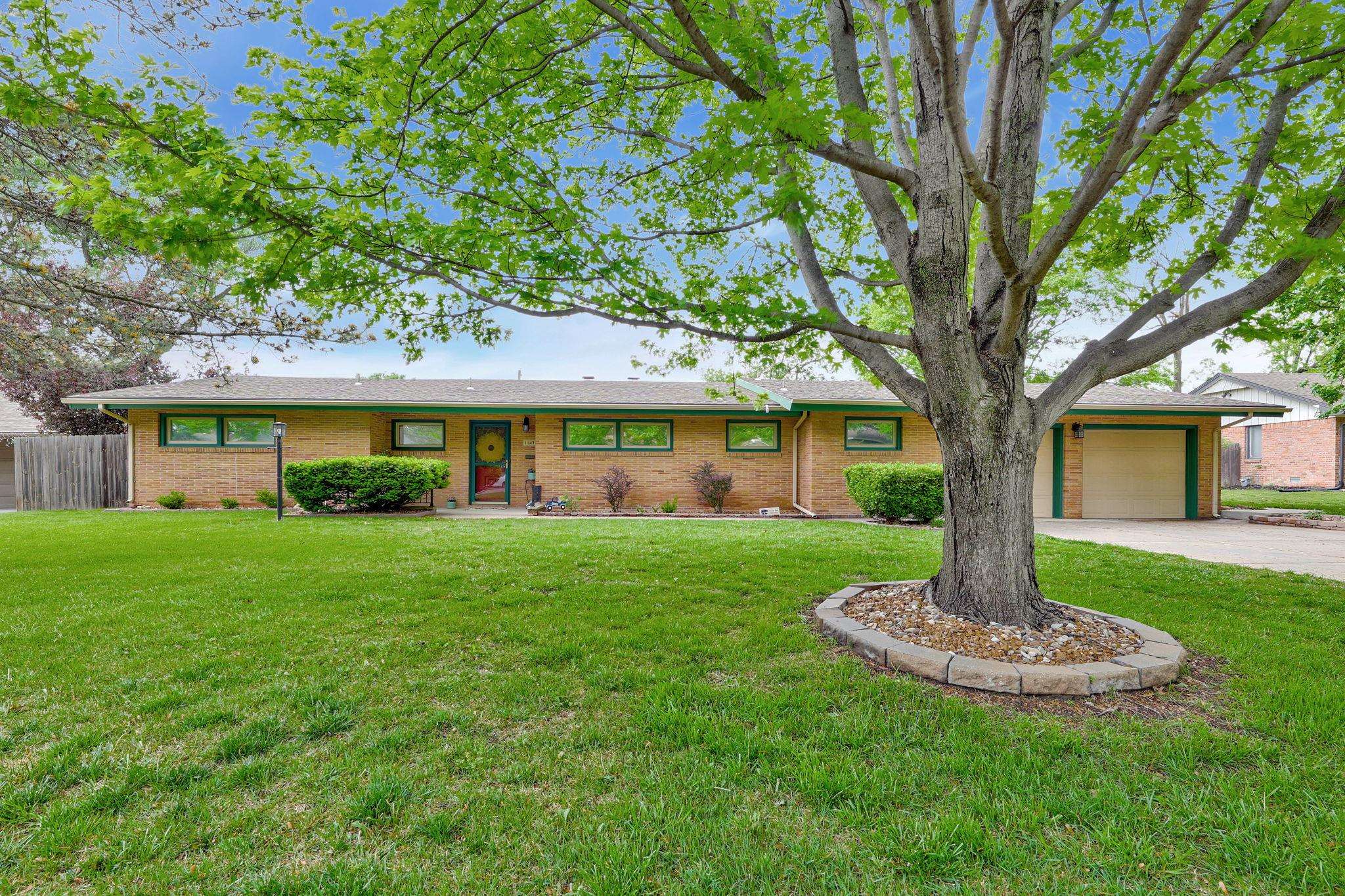 1143 N Pinecrest St Property Photo