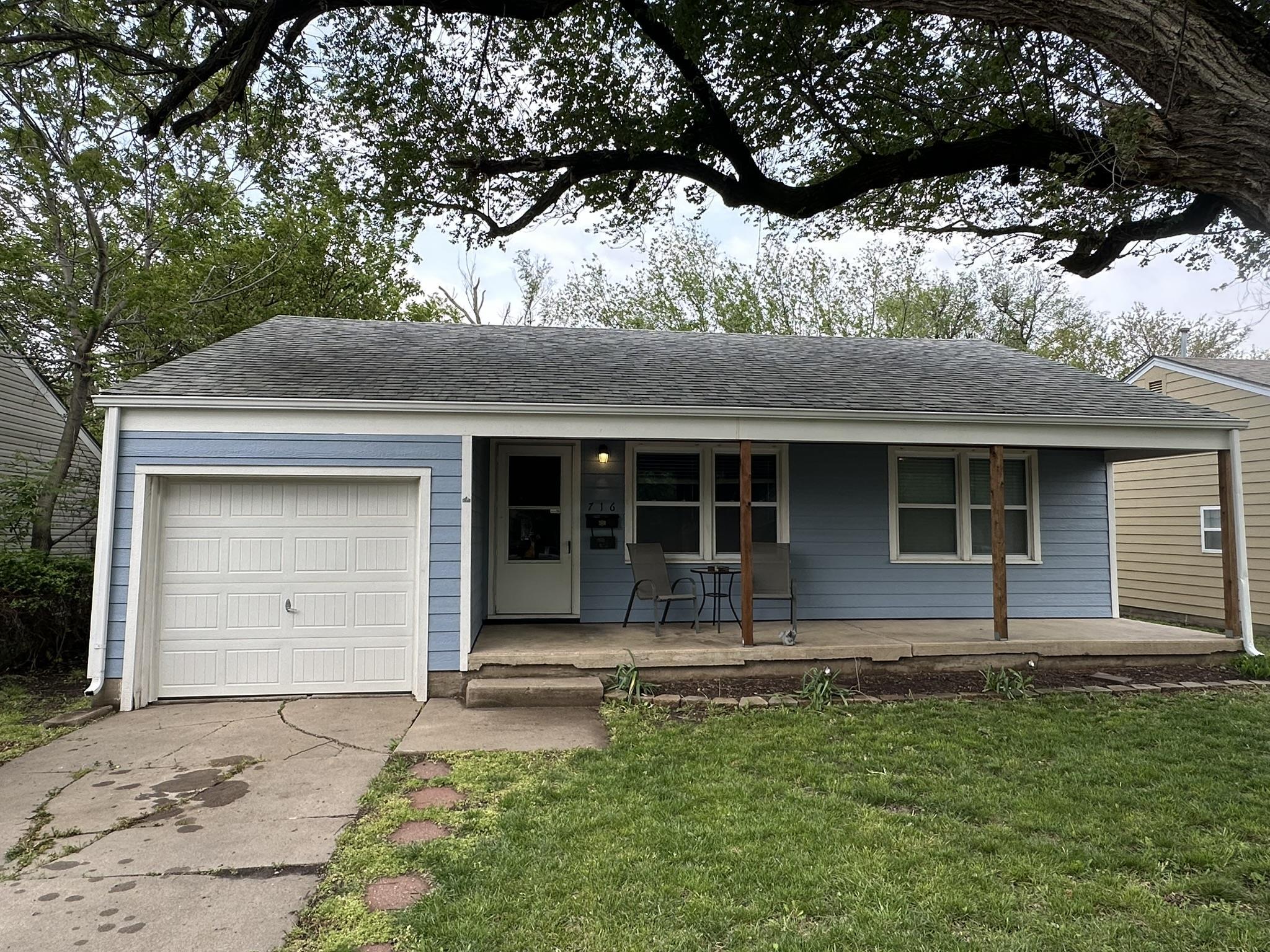 716 S Bonn Property Photo 1