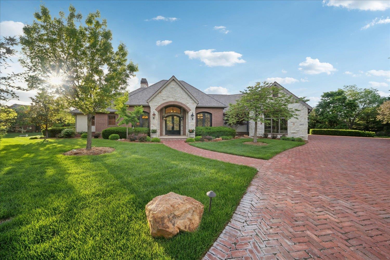 10801 E Glengate Cir Property Image