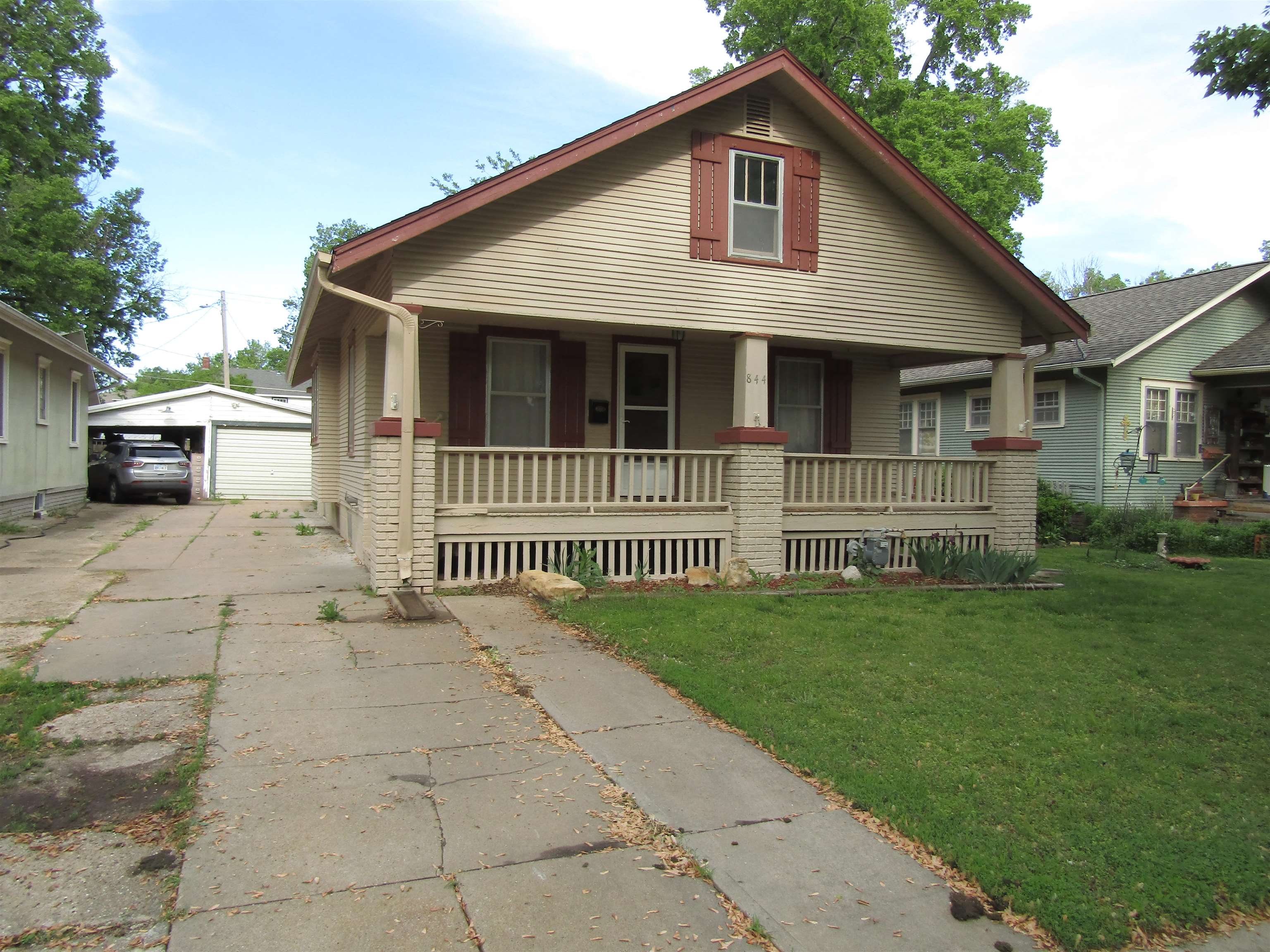 844 S 5th St Property Photo 1