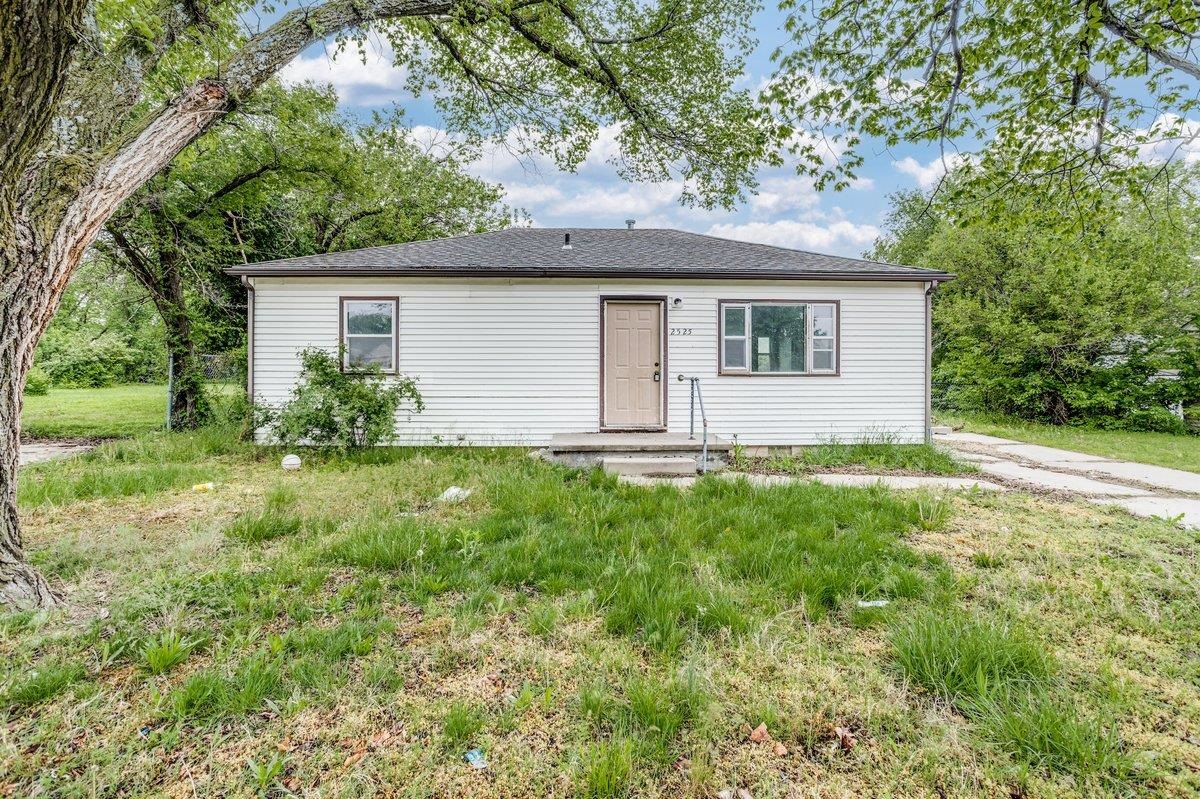 2525 N Lorraine Ave Property Photo 1