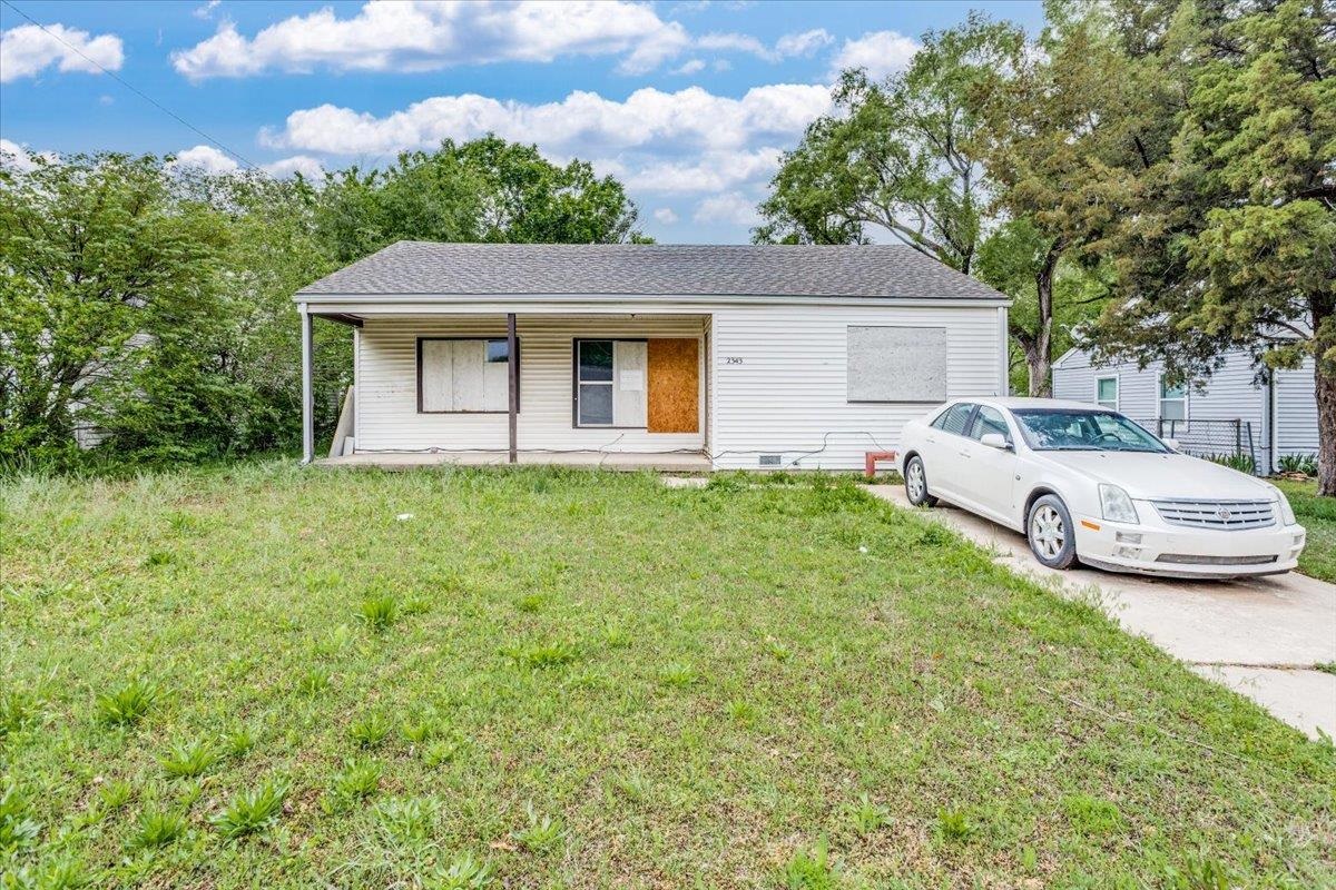 2343 N Poplar Property Photo