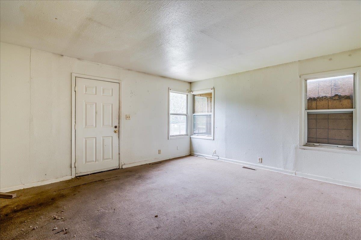 2611 N Shadybrook Ln Property Photo 2