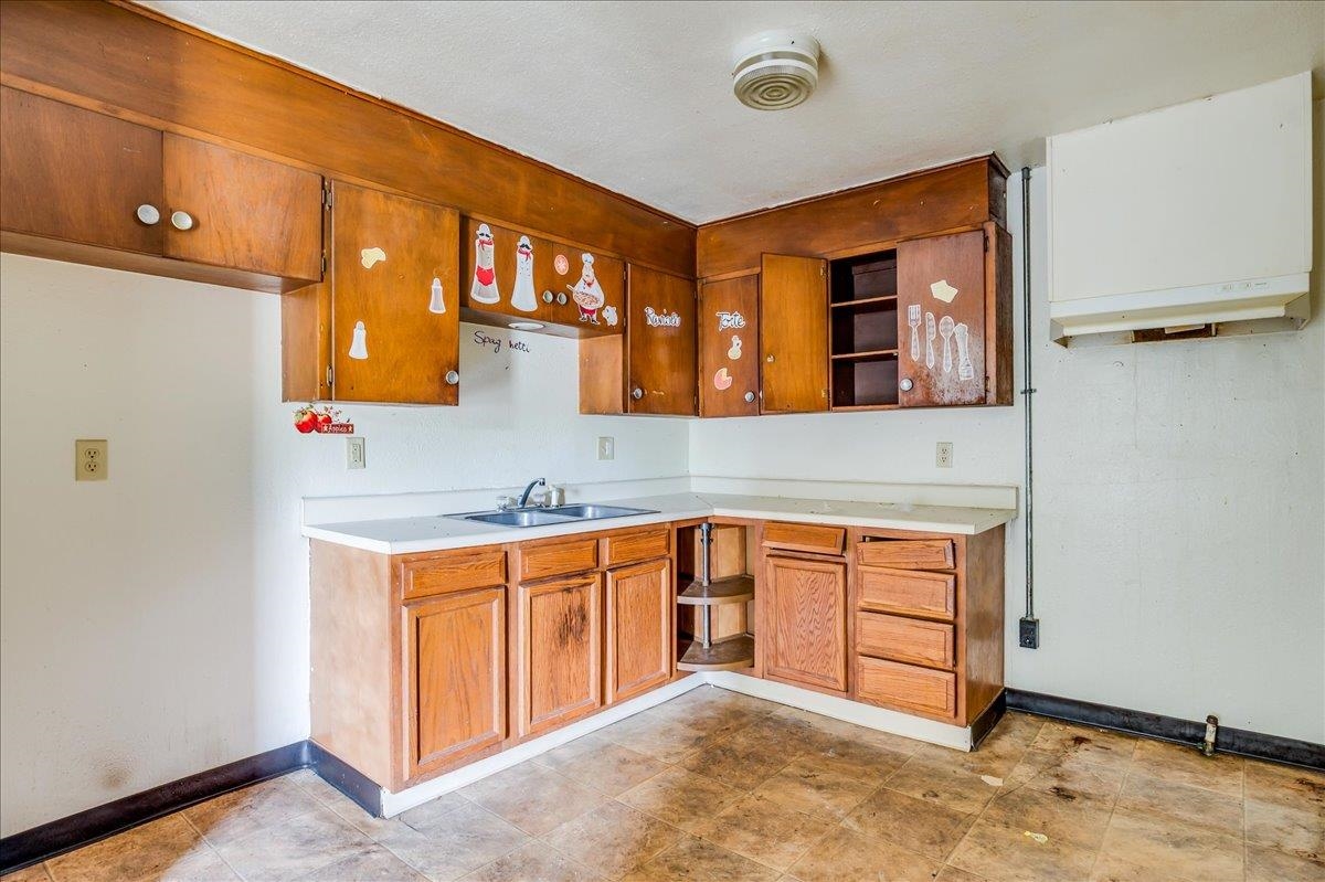2611 N Shadybrook Ln Property Photo 3
