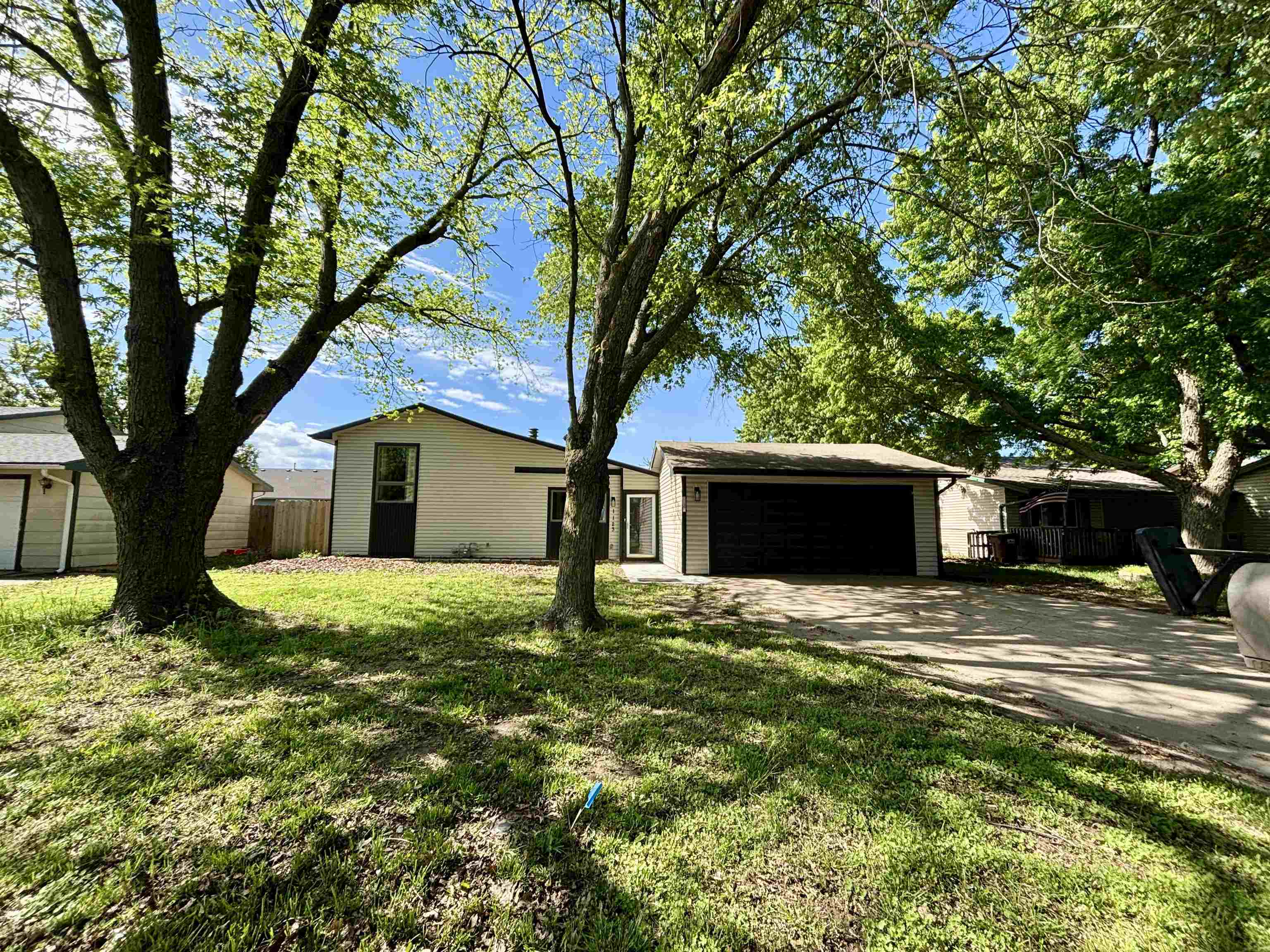 1123 W 4th Property Photo 1