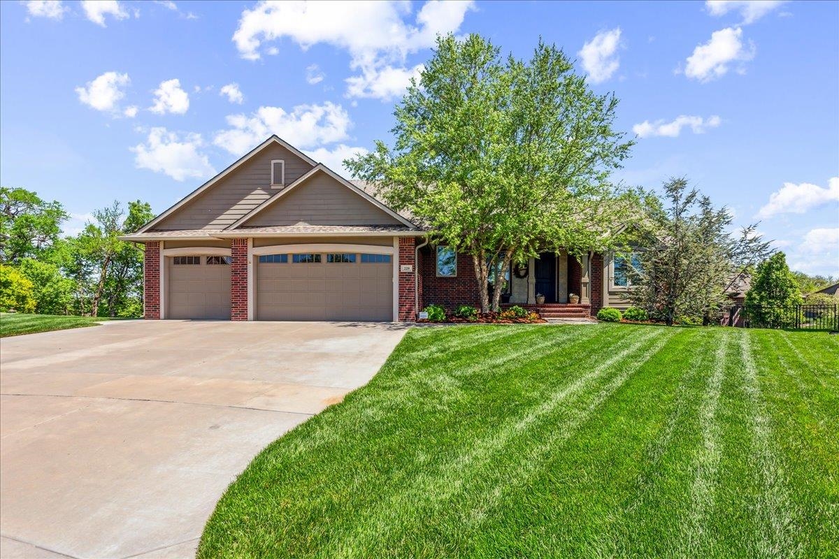 229 N Fawnwood Ct Property Photo