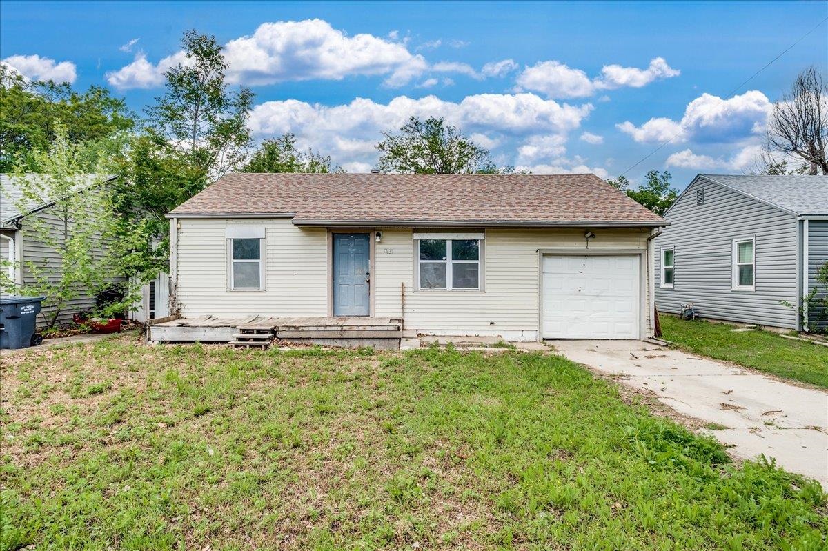 1631 S Fern Property Photo 1