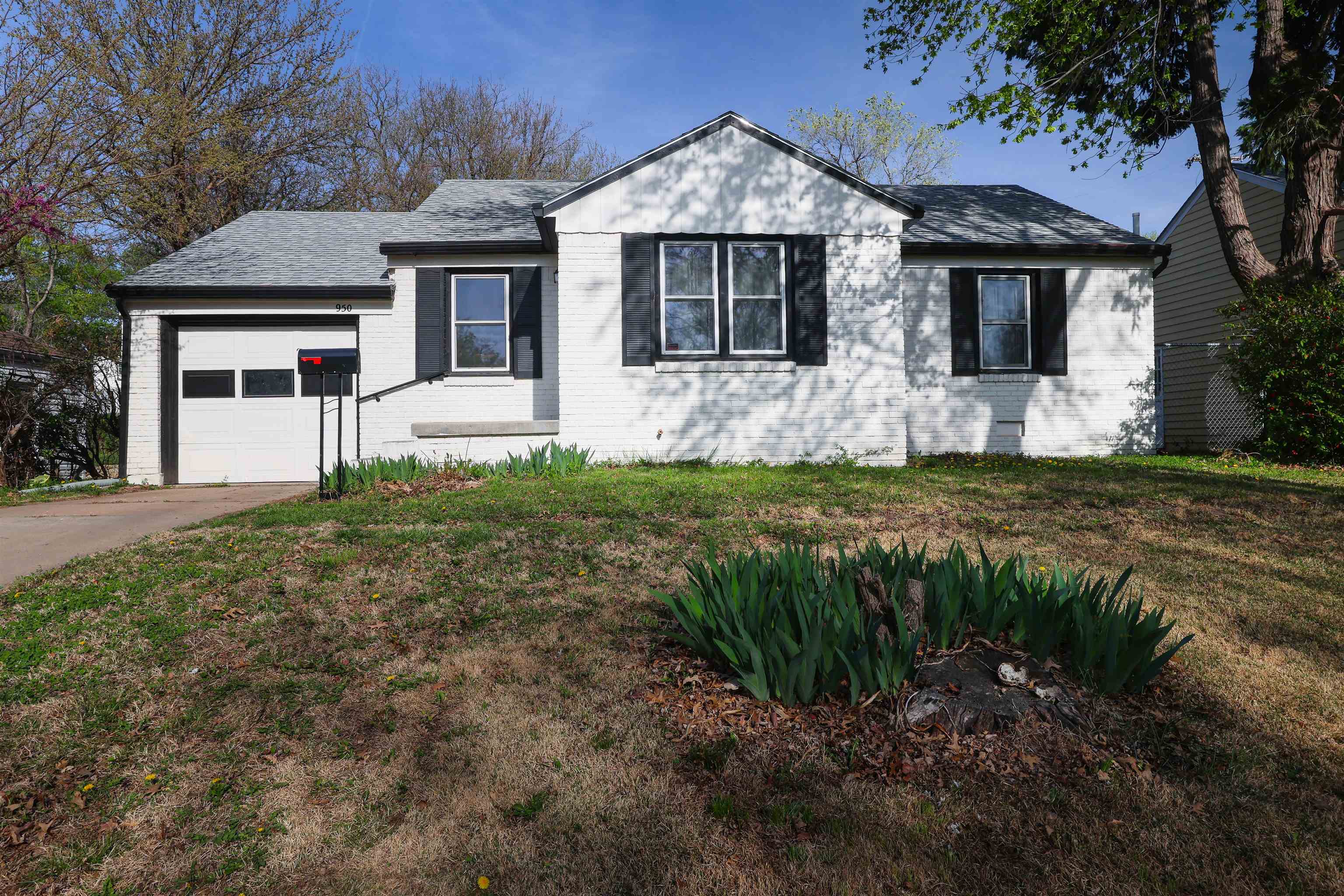 950 S Holyoke Property Photo