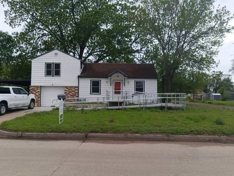 1701 S Millwood St Property Photo