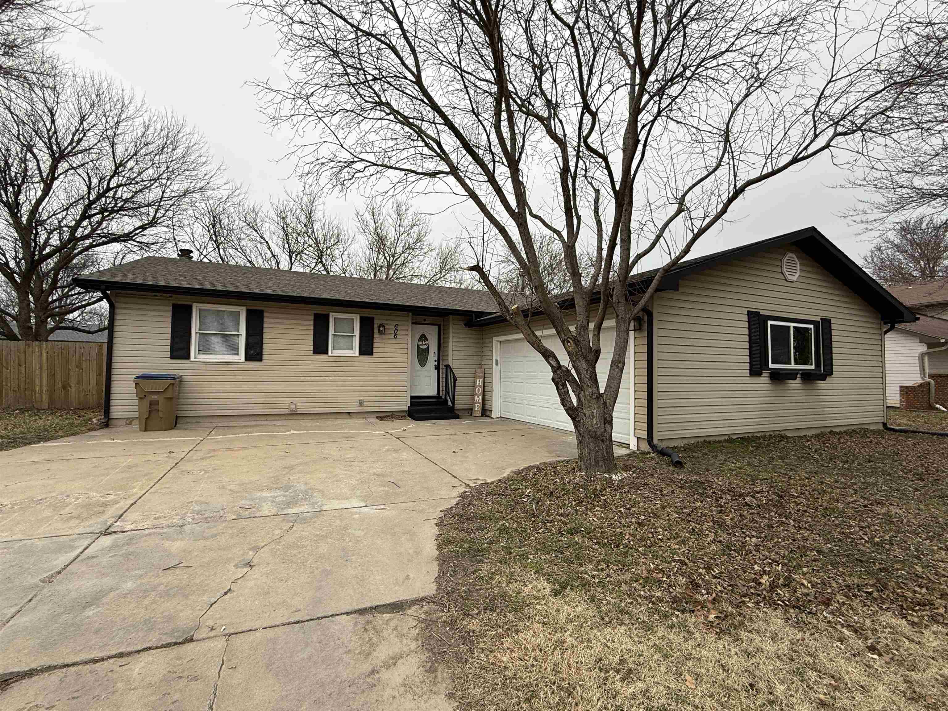 606 Renee Dr Property Photo 1