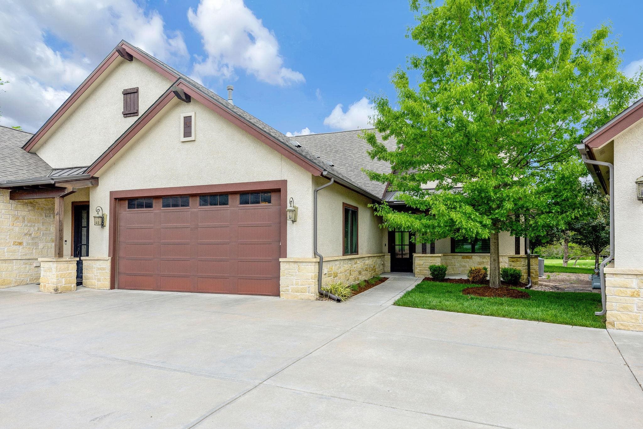 2264 N Tallgrass St Property Photo 1