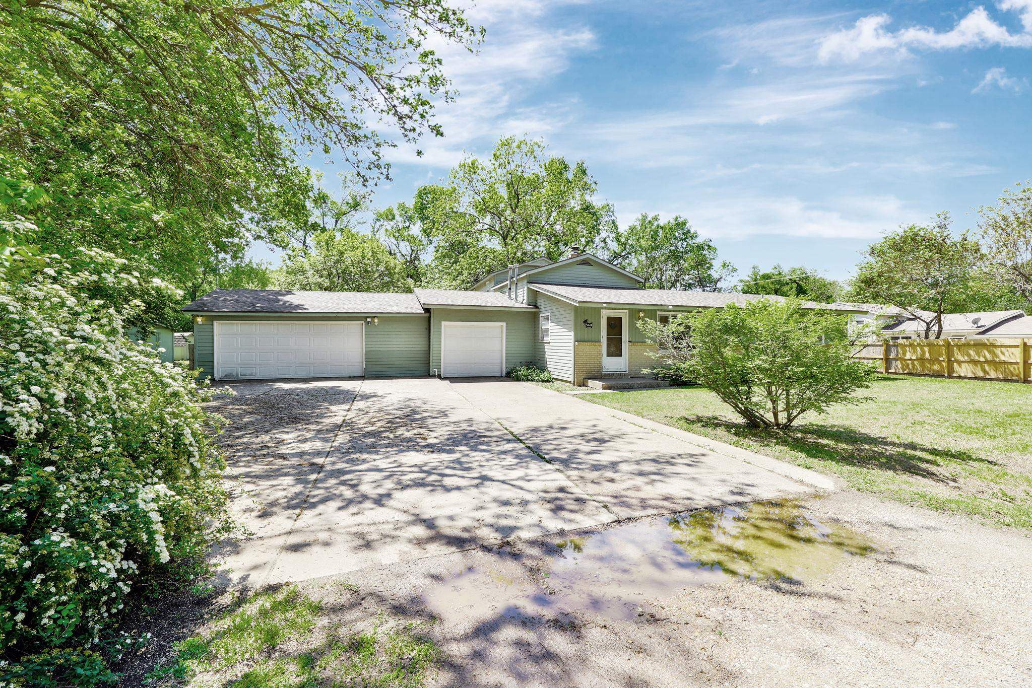 5848 N Palm Ln. Property Photo 1