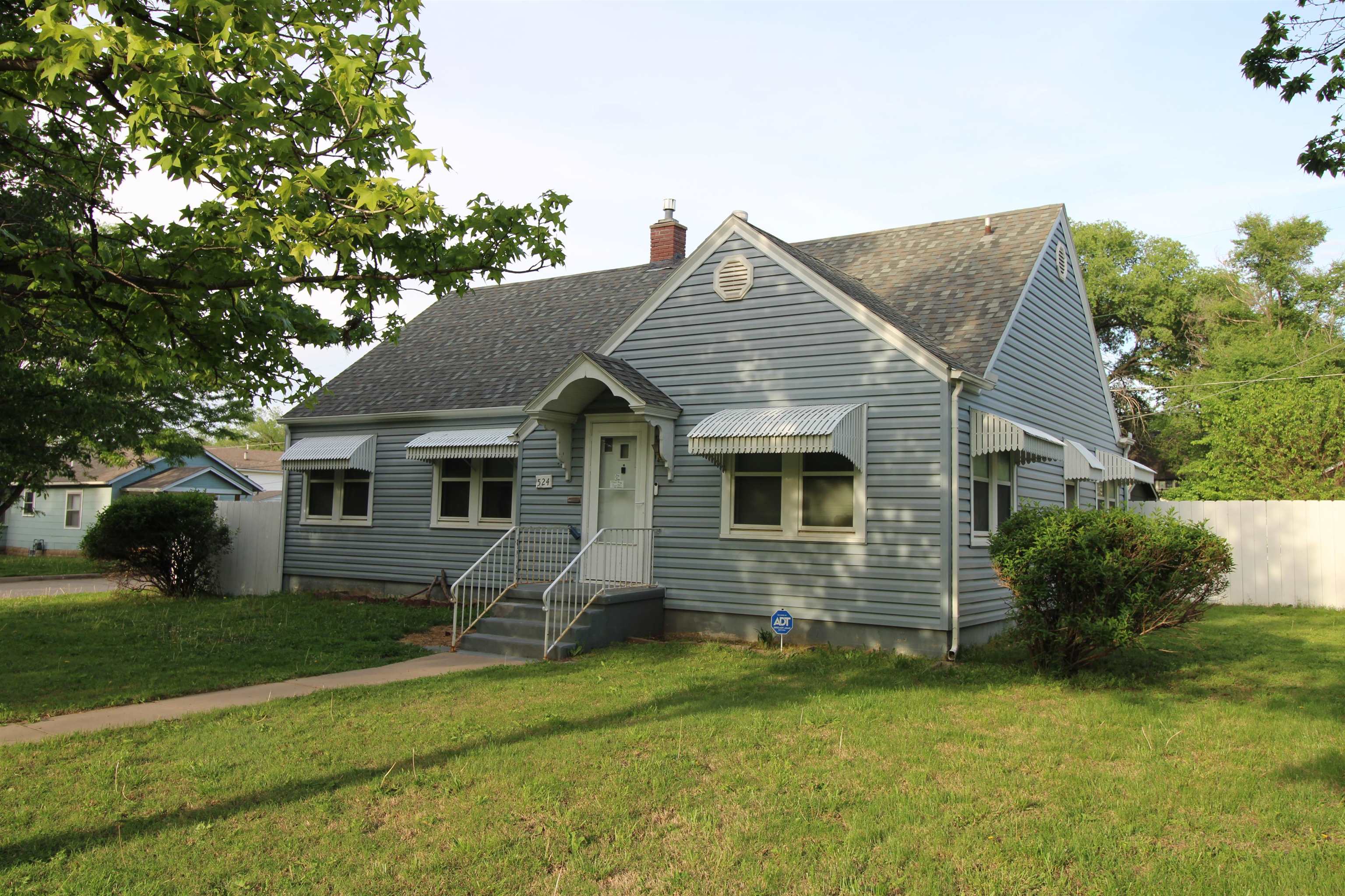 524 N Summit St Property Photo 1