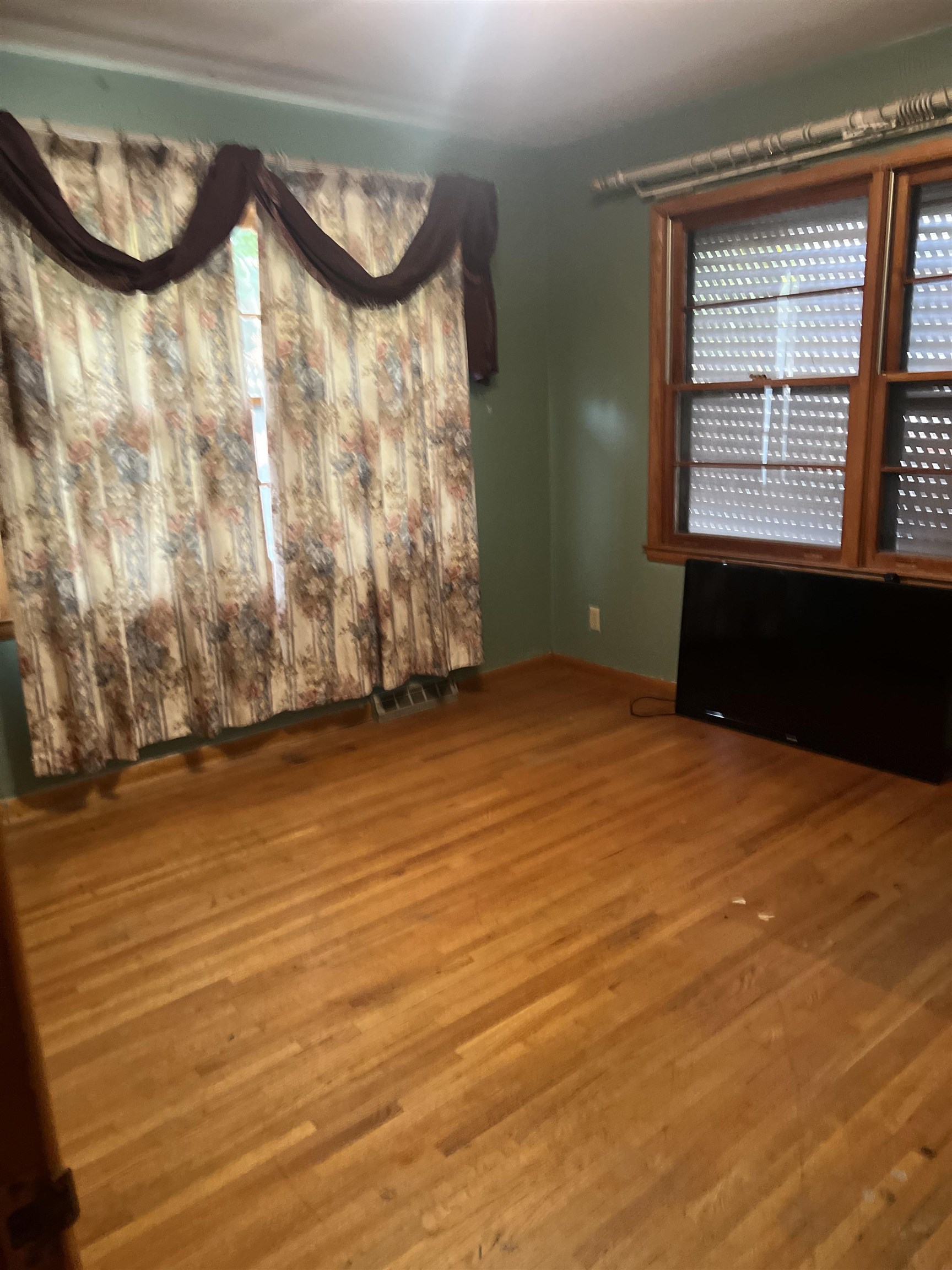 3366 S Oak St Property Photo 10