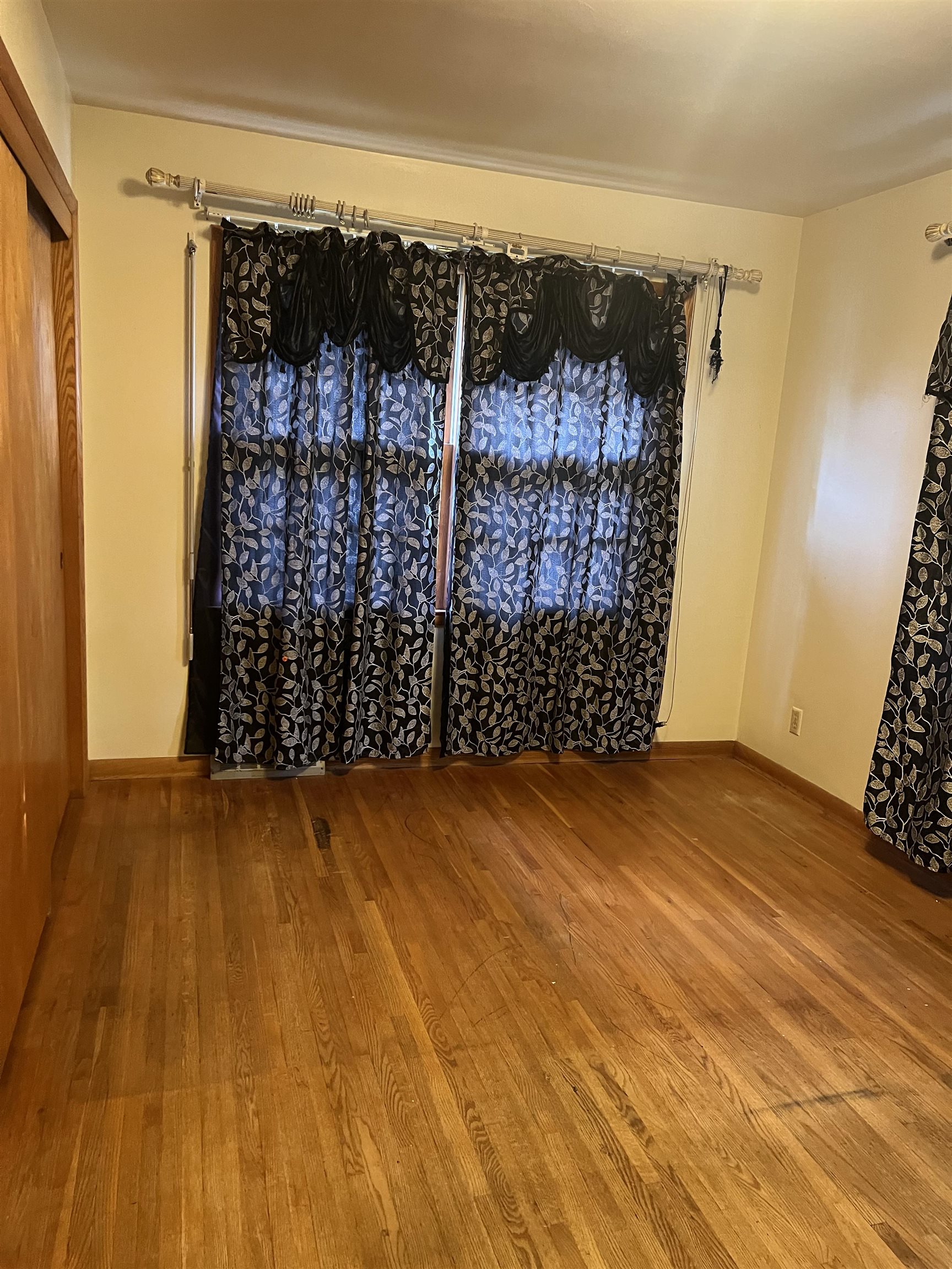 3366 S Oak St Property Photo 11