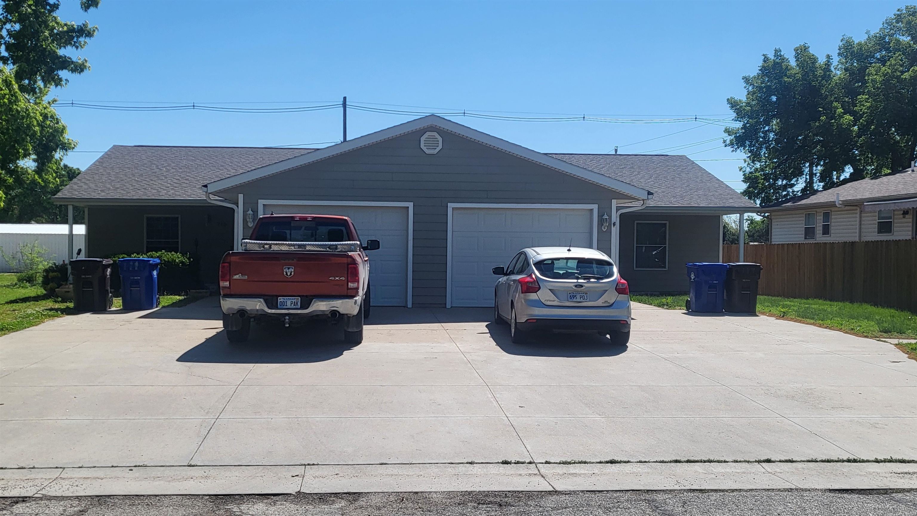 715 S Elm Property Photo