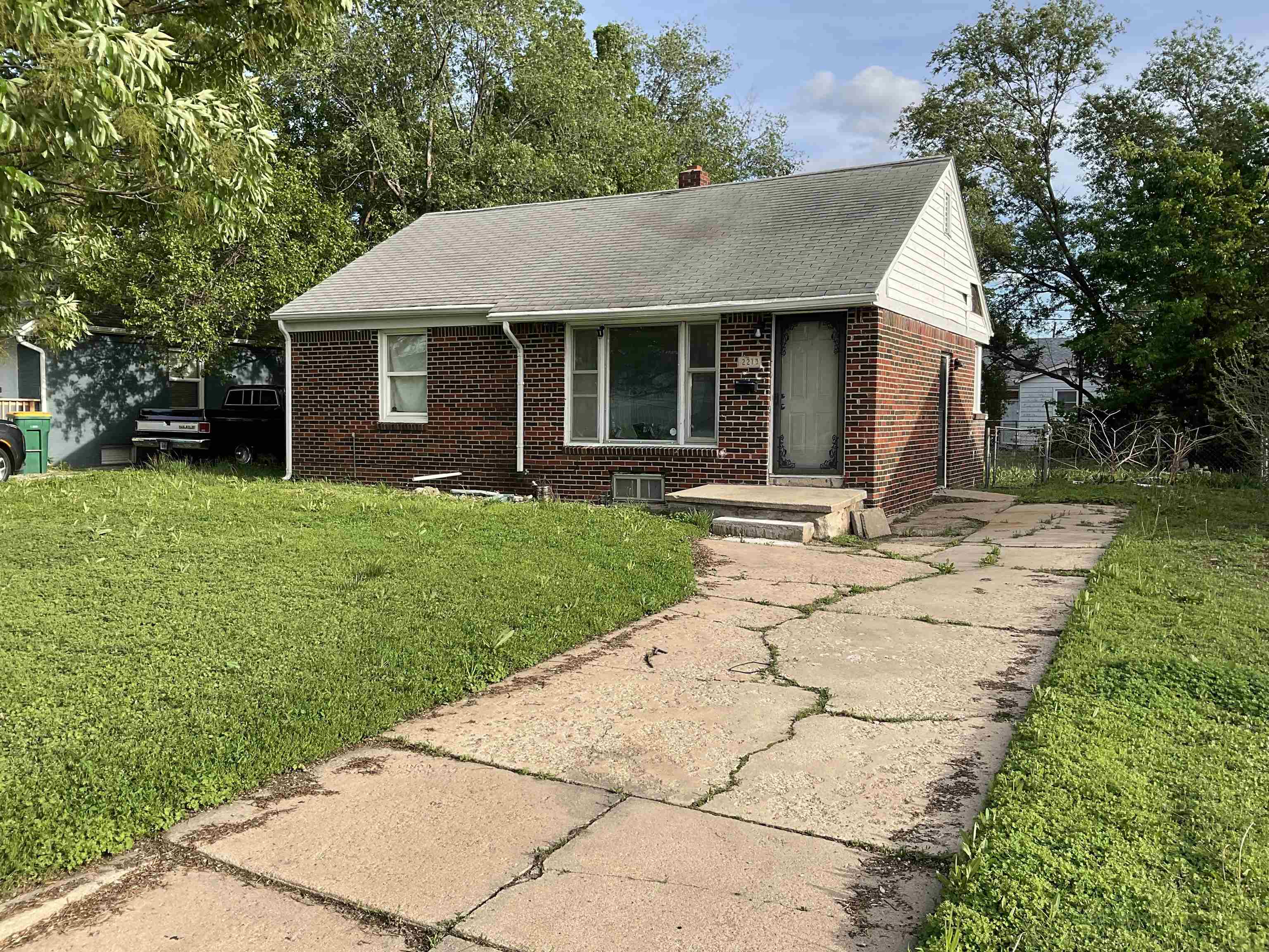 2219 E Stadium Dr Property Photo