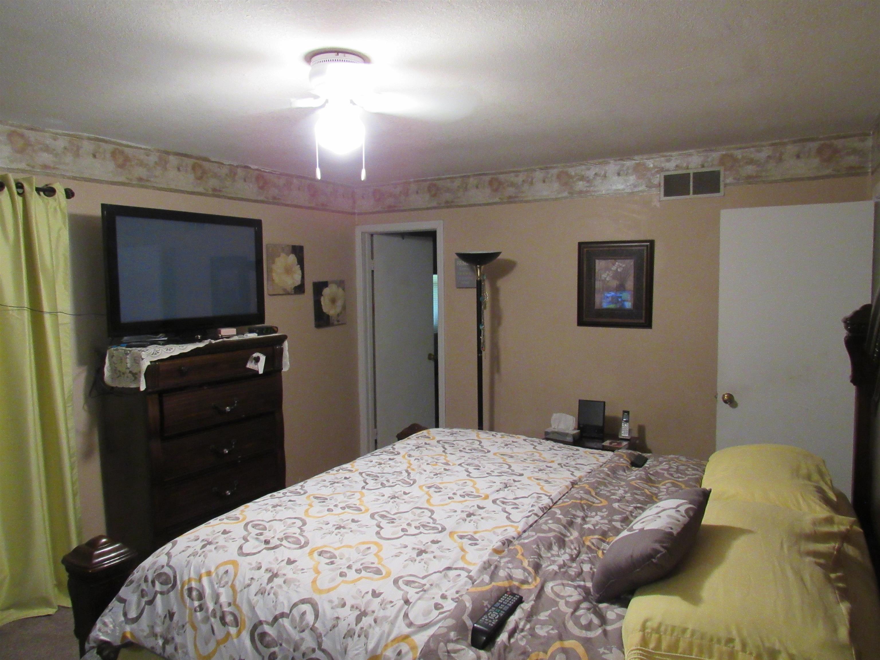 2861 Fairmount Ave Property Photo 9