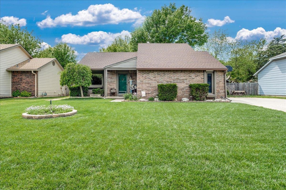 627 N Cardington St Property Photo