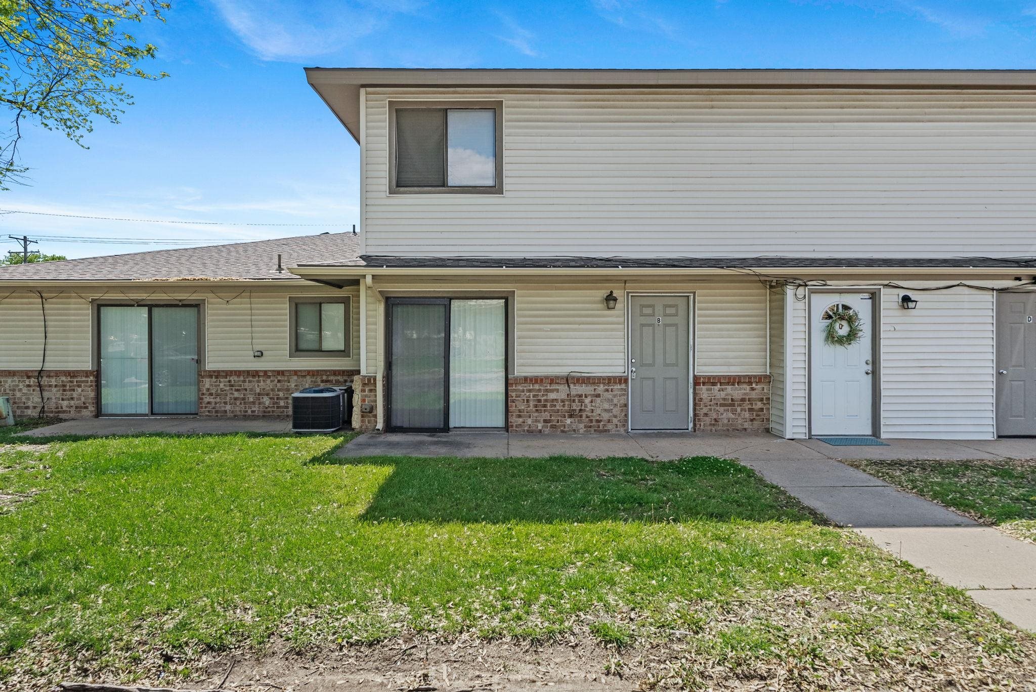 8724 W University St Property Photo 1