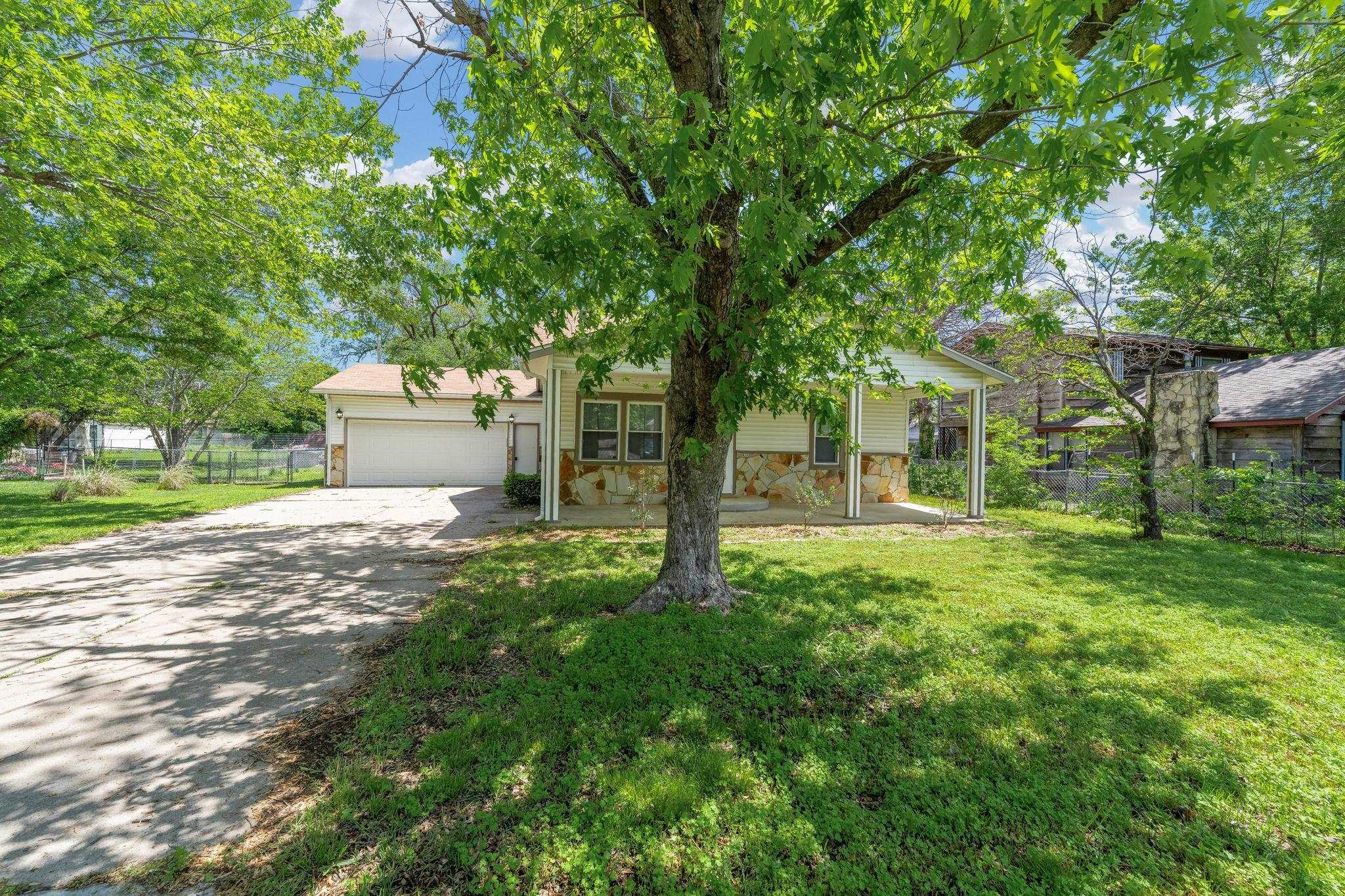 906 N St. Paul Property Photo 1