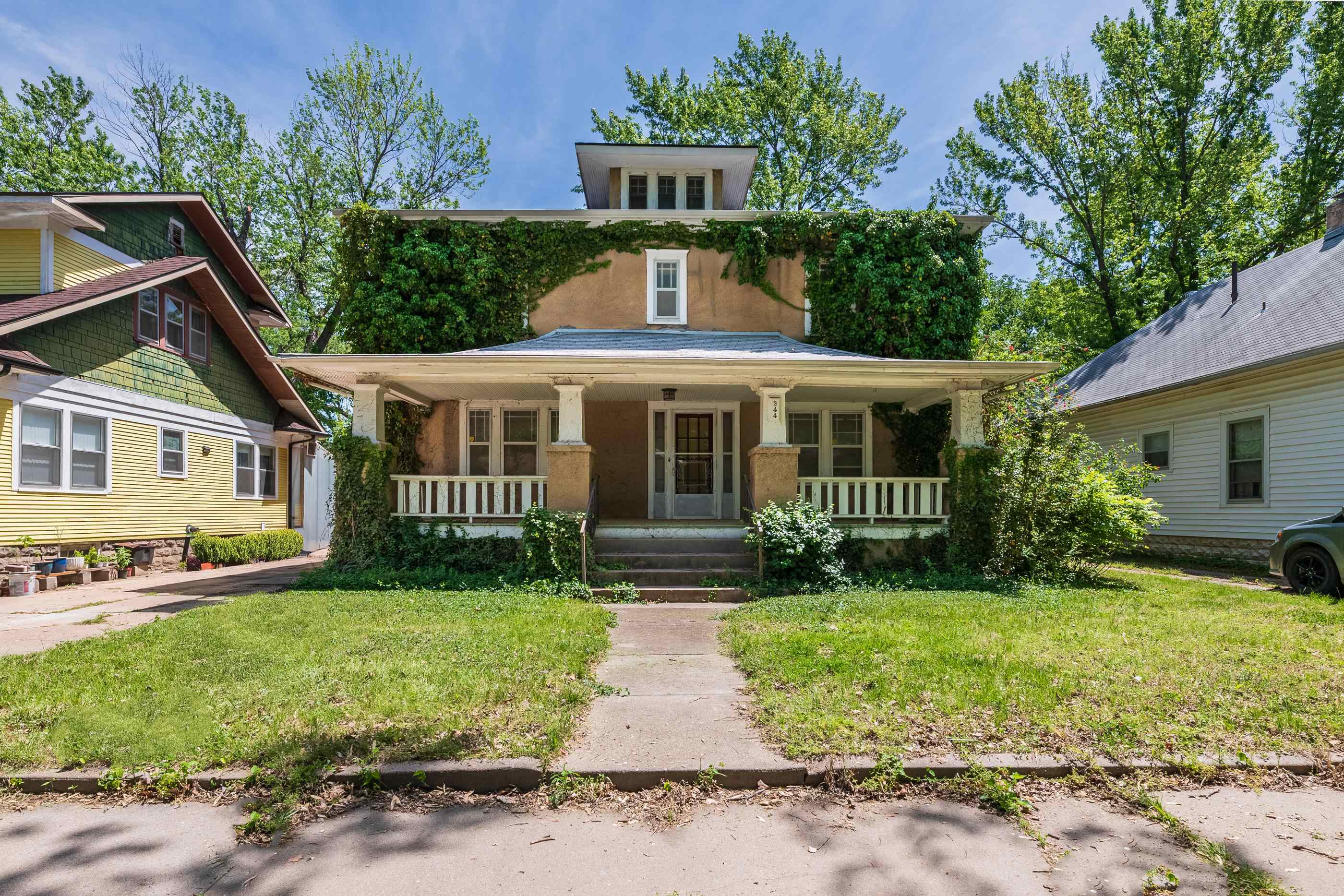 344 N Green St Property Photo 1