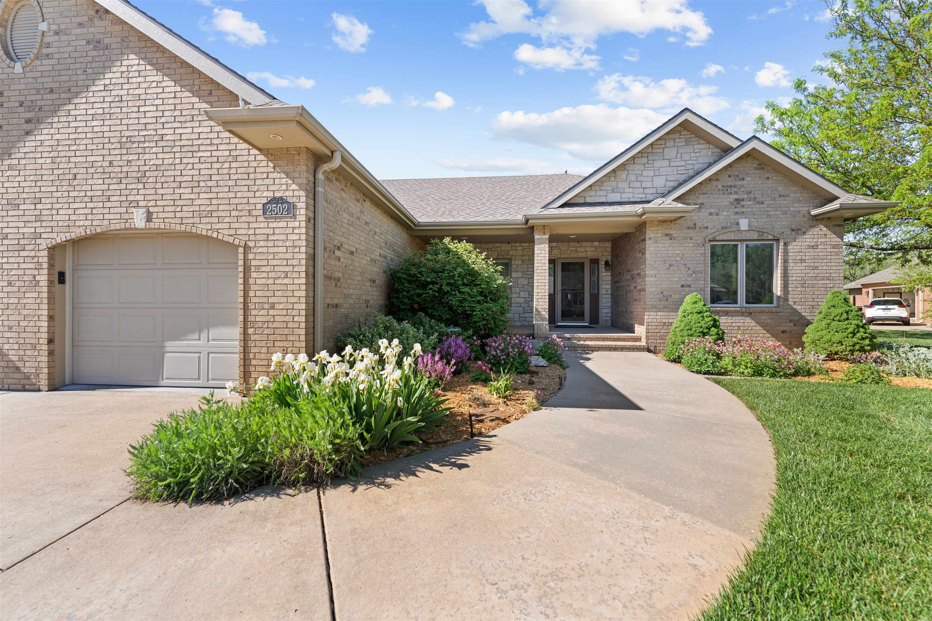 2502 Maclean Cir. Property Photo 2