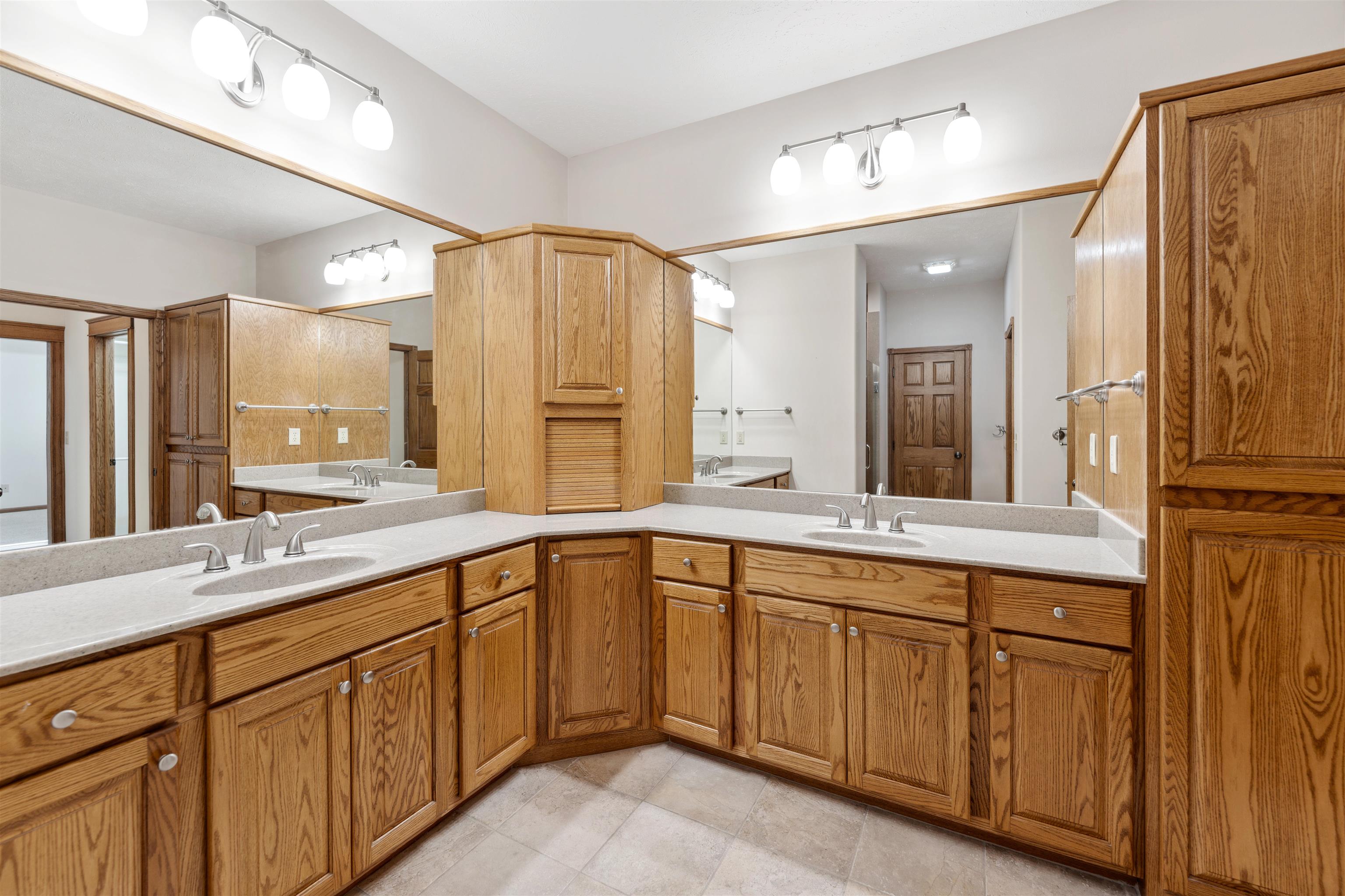 2502 Maclean Cir. Property Photo 14