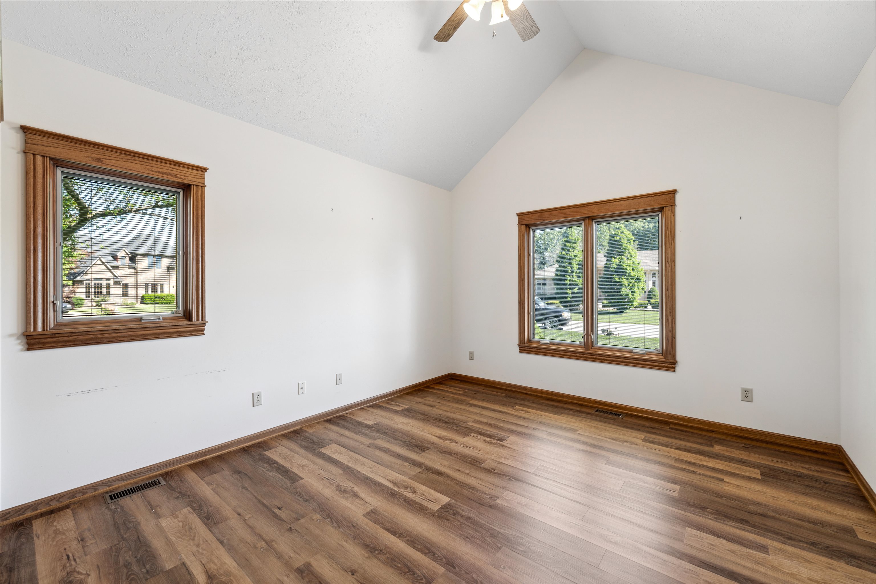 2502 Maclean Cir. Property Photo 16