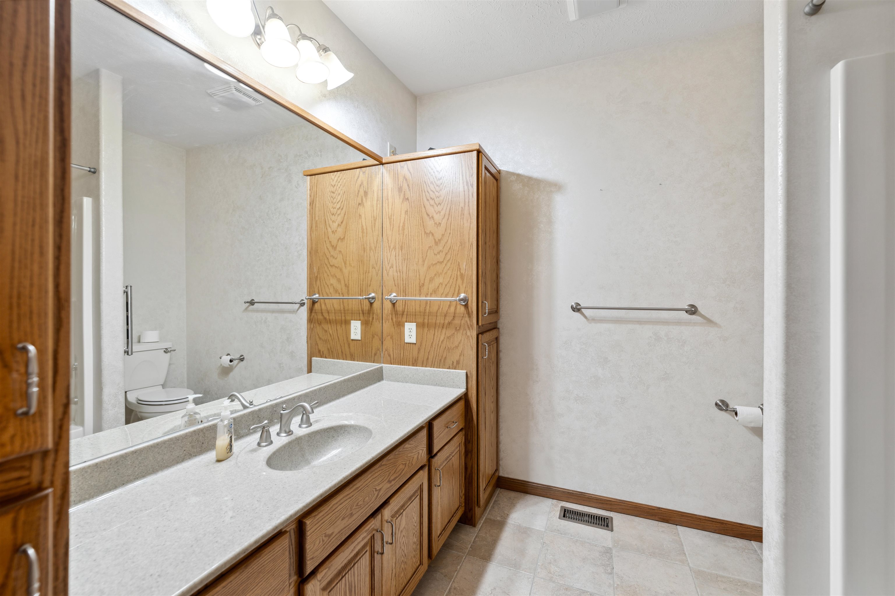 2502 Maclean Cir. Property Photo 17