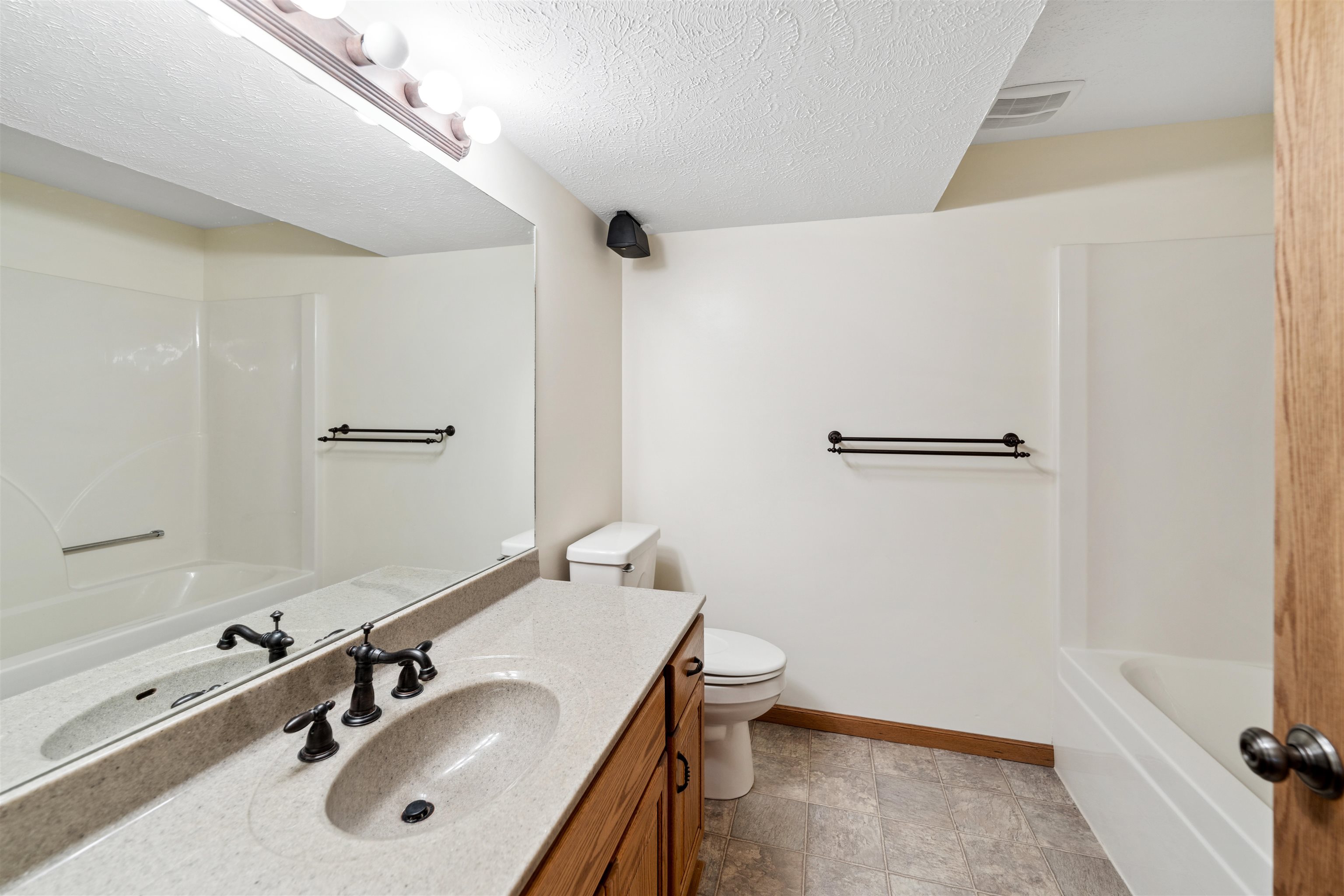 2502 Maclean Cir. Property Photo 24