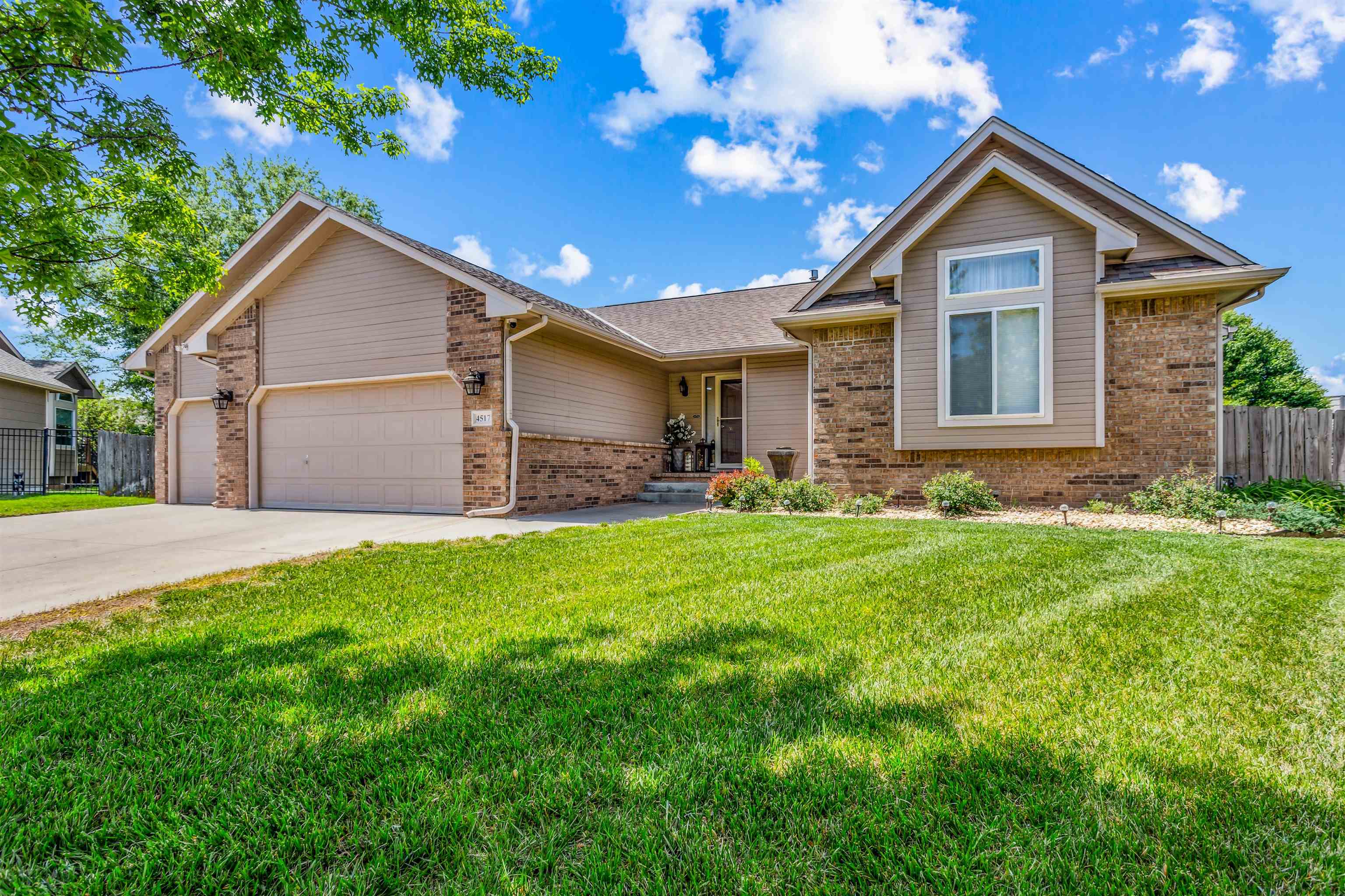 4517 E Eagles Landing Ct