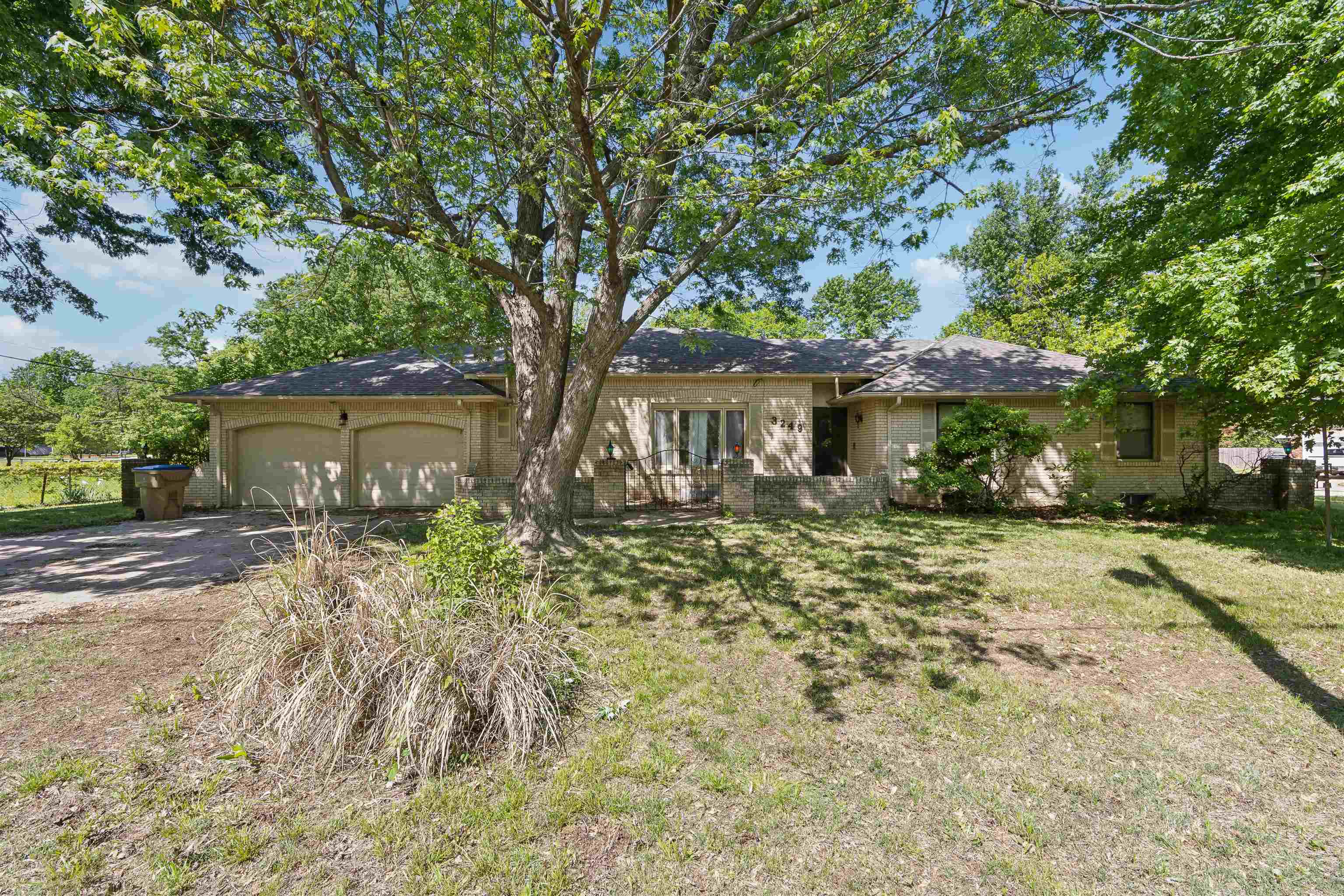 3249 N Hood Ct Property Photo 1